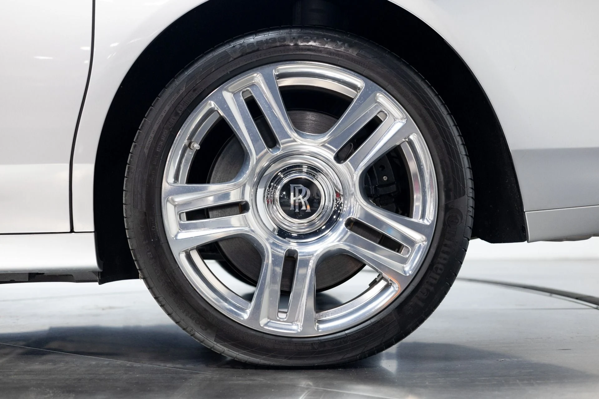 mph057_763790230_Used_2015_Rolls_Royce_Ghost_1760219601_cfcc1e23c3