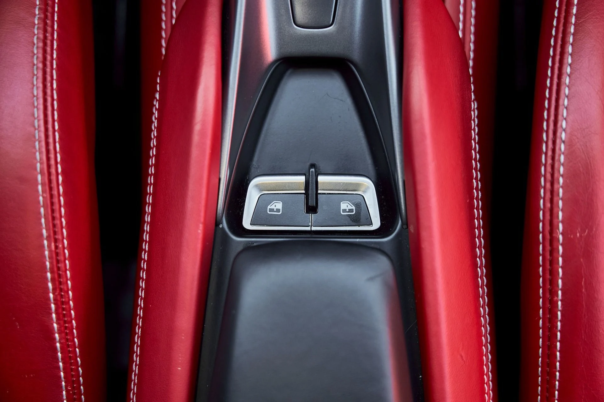 mph057_817432694_Used_2021_Ferrari_F8_Tributo_1766025215_334745f2bf