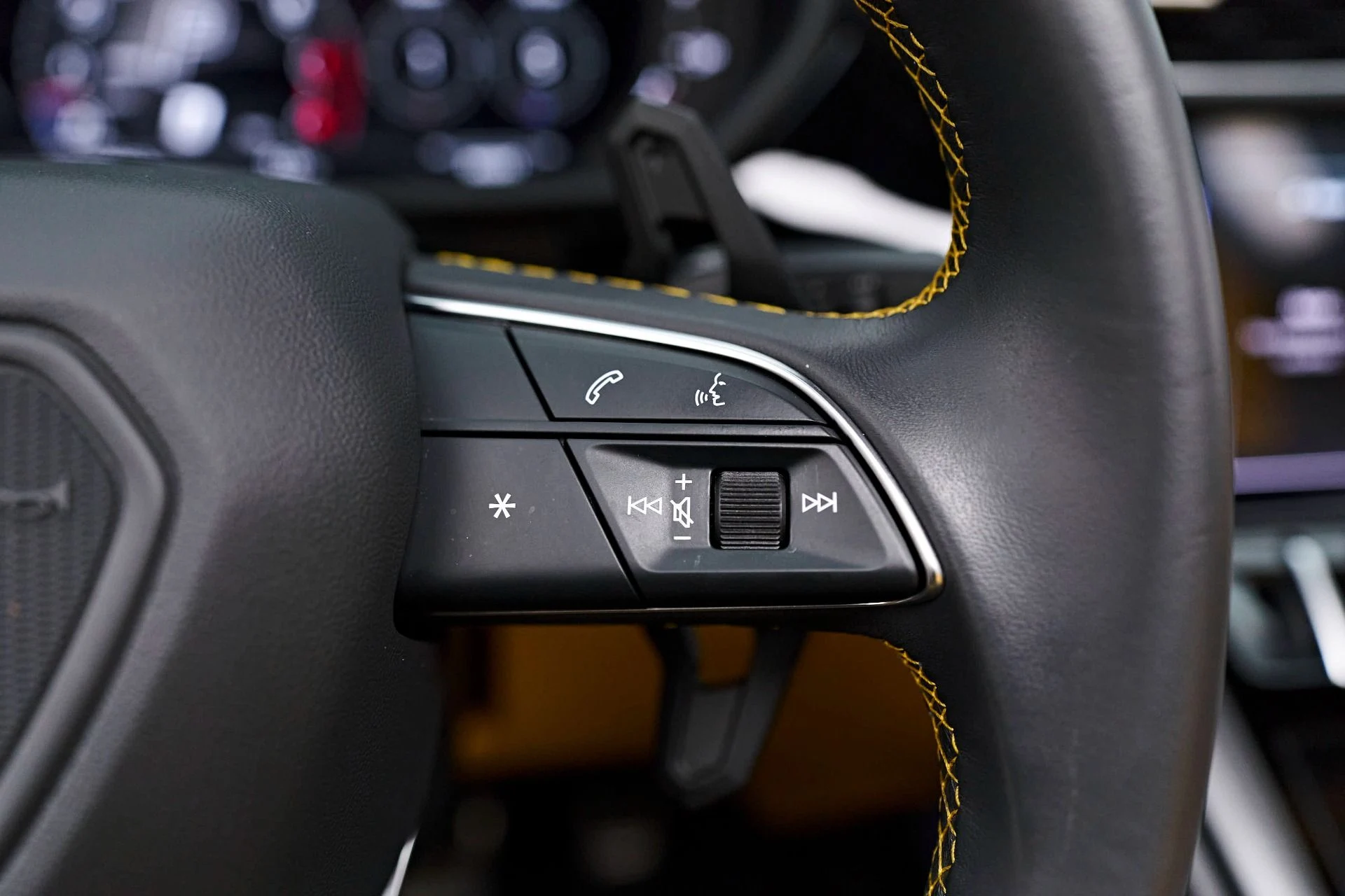 mph057_83765052_Used_2022_Lamborghini_Urus_1714440387_32110be6d4