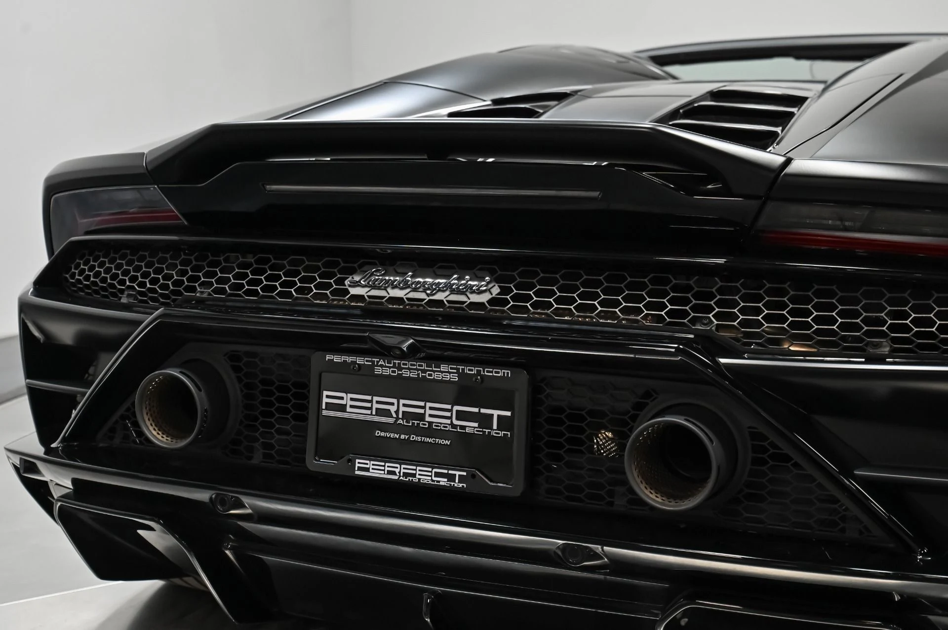 mph057_89109520_Used_2021_Lamborghini_Huracan_EVO_Base_1754943417_9917cc7024