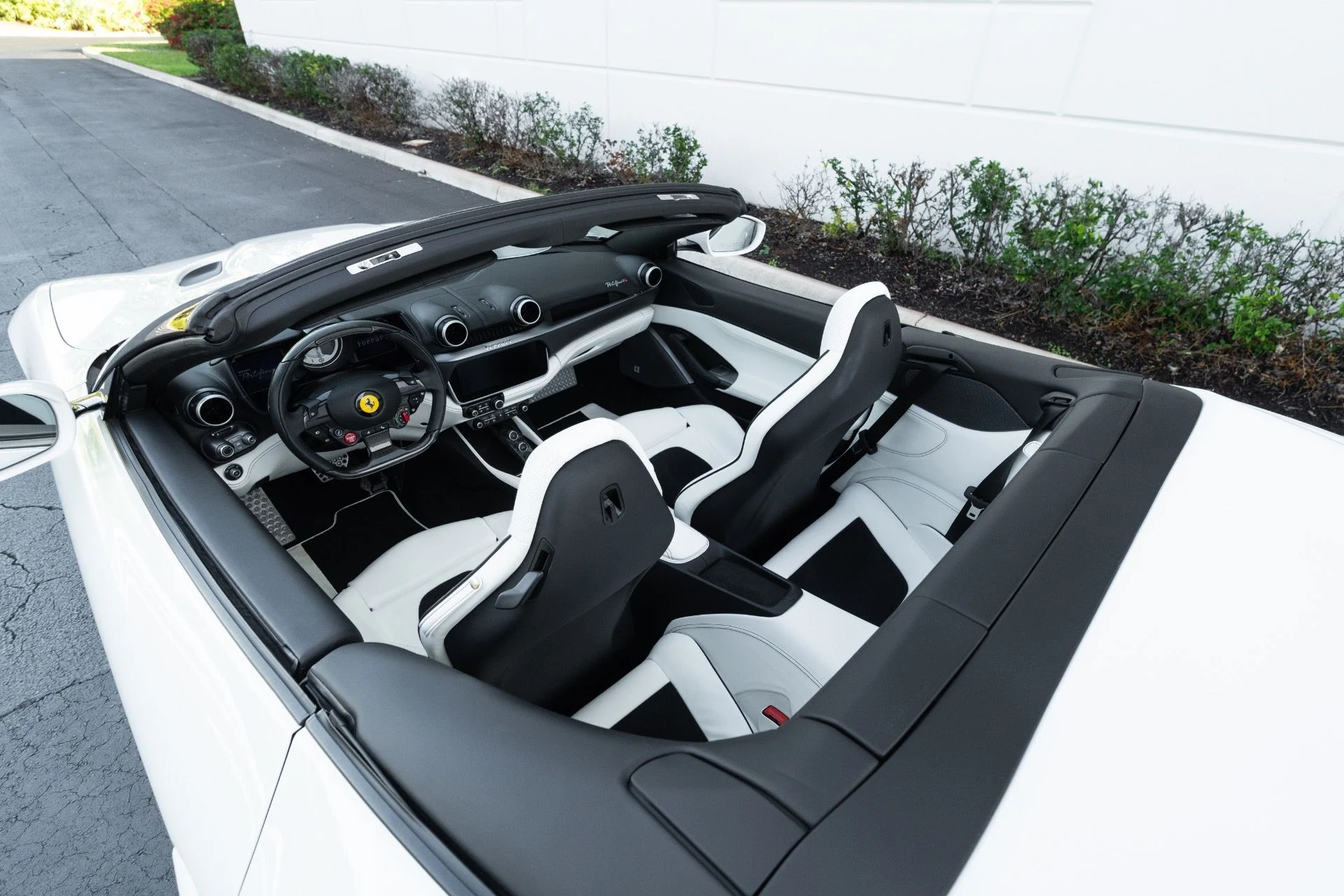 mph057_894912449_Used_2023_Ferrari_Portofino_M_1766185478_7e8edc9366