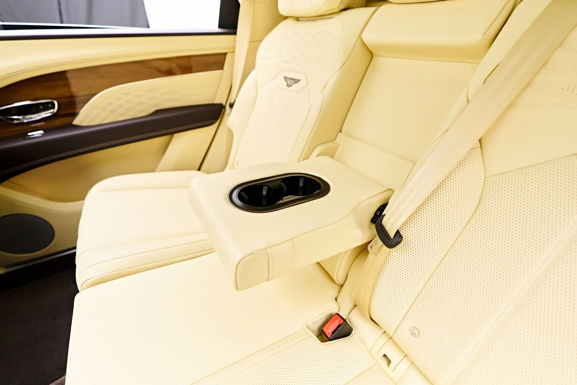 mph057_900617431_Used_2023_Bentley_Bentayga_EWB_Azure_1753480805_56009ce396