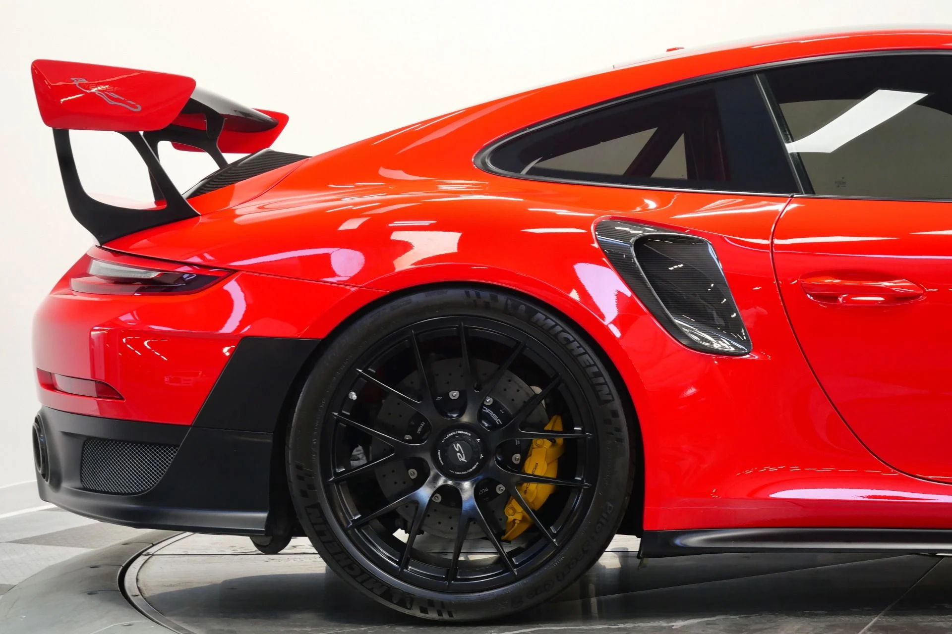 mph057_90886060_Used_2018_Porsche_911_GT_2_RS_Weissach_Package_Front_Axle_Lift_1770139742_e425dc214b