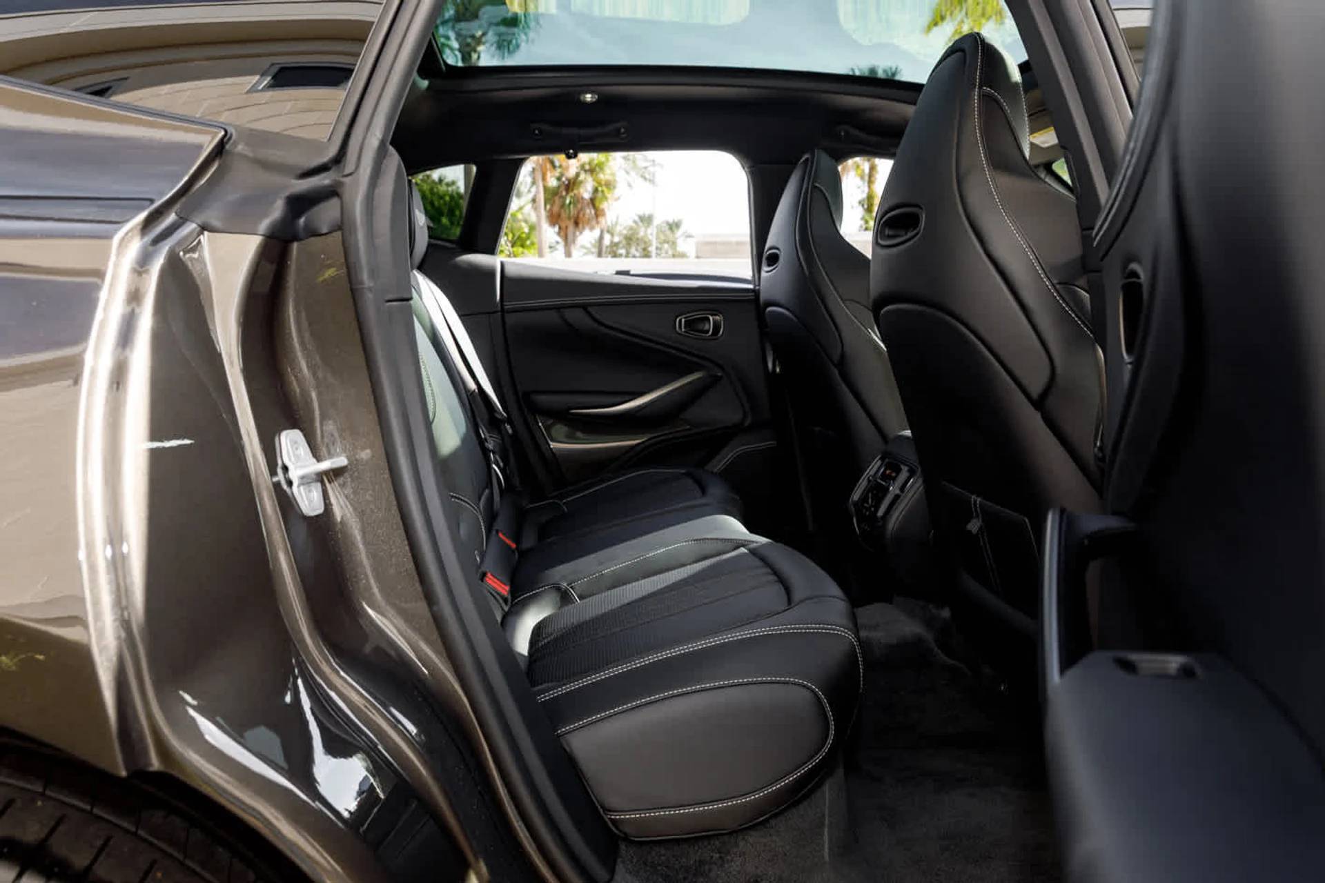 mph057_995640661_58_ec98d20797