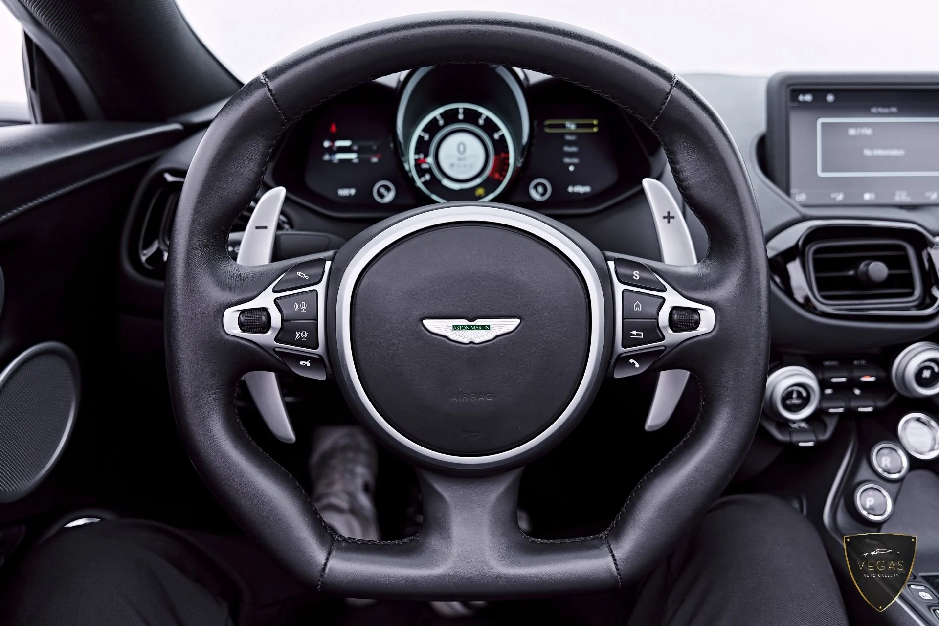 mph058_1033407761_Used_2023_Aston_Martin_Vantage_1783622494_5a0f38a6dd