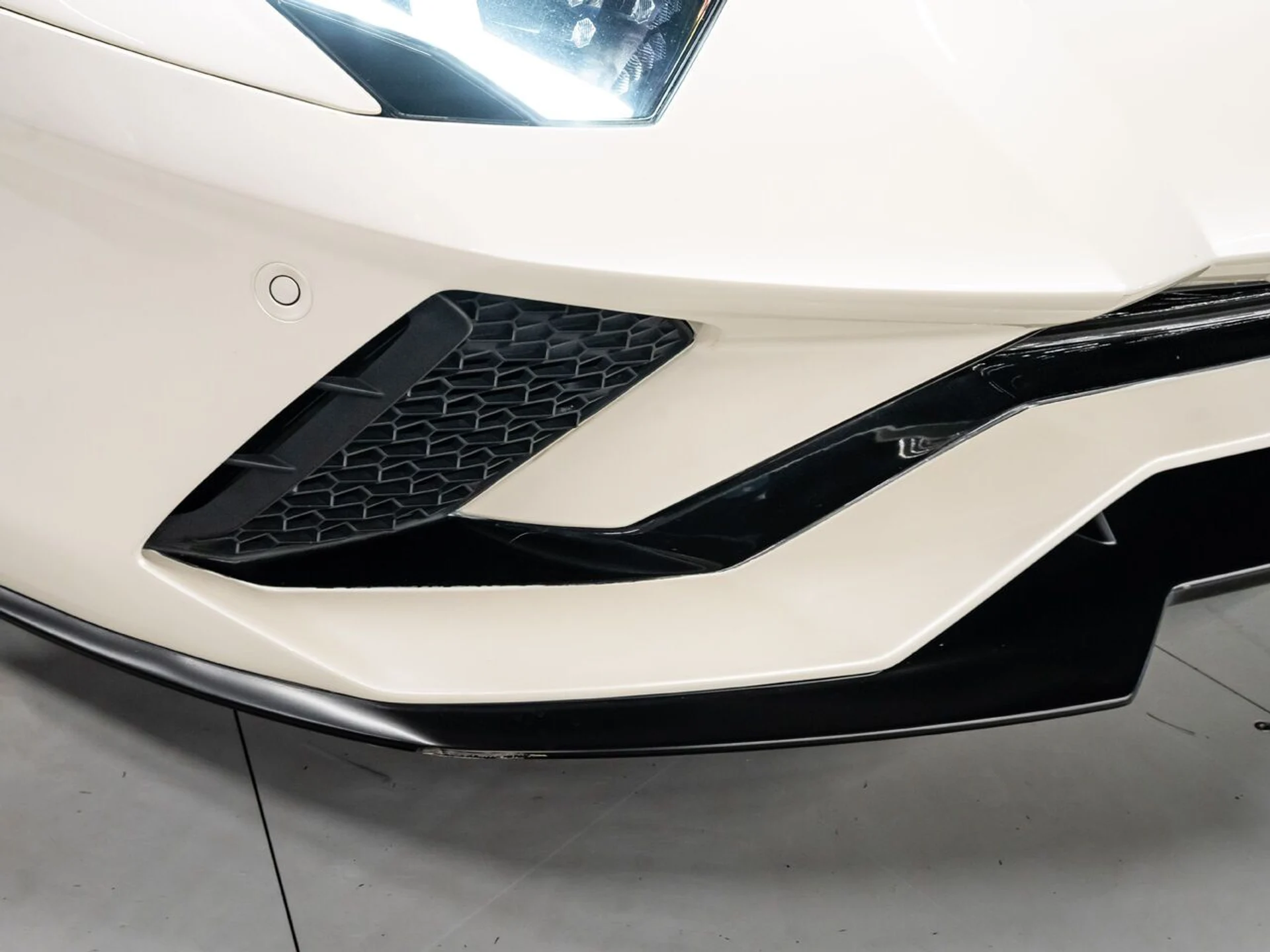 mph058_1062399879_lamborghini_aventador_2017_afa16a7983