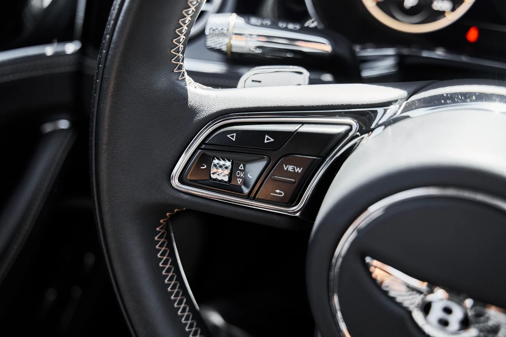 mph058_1127329135_Used_2024_Bentley_Flying_Spur_1782150732_3a95599f8c