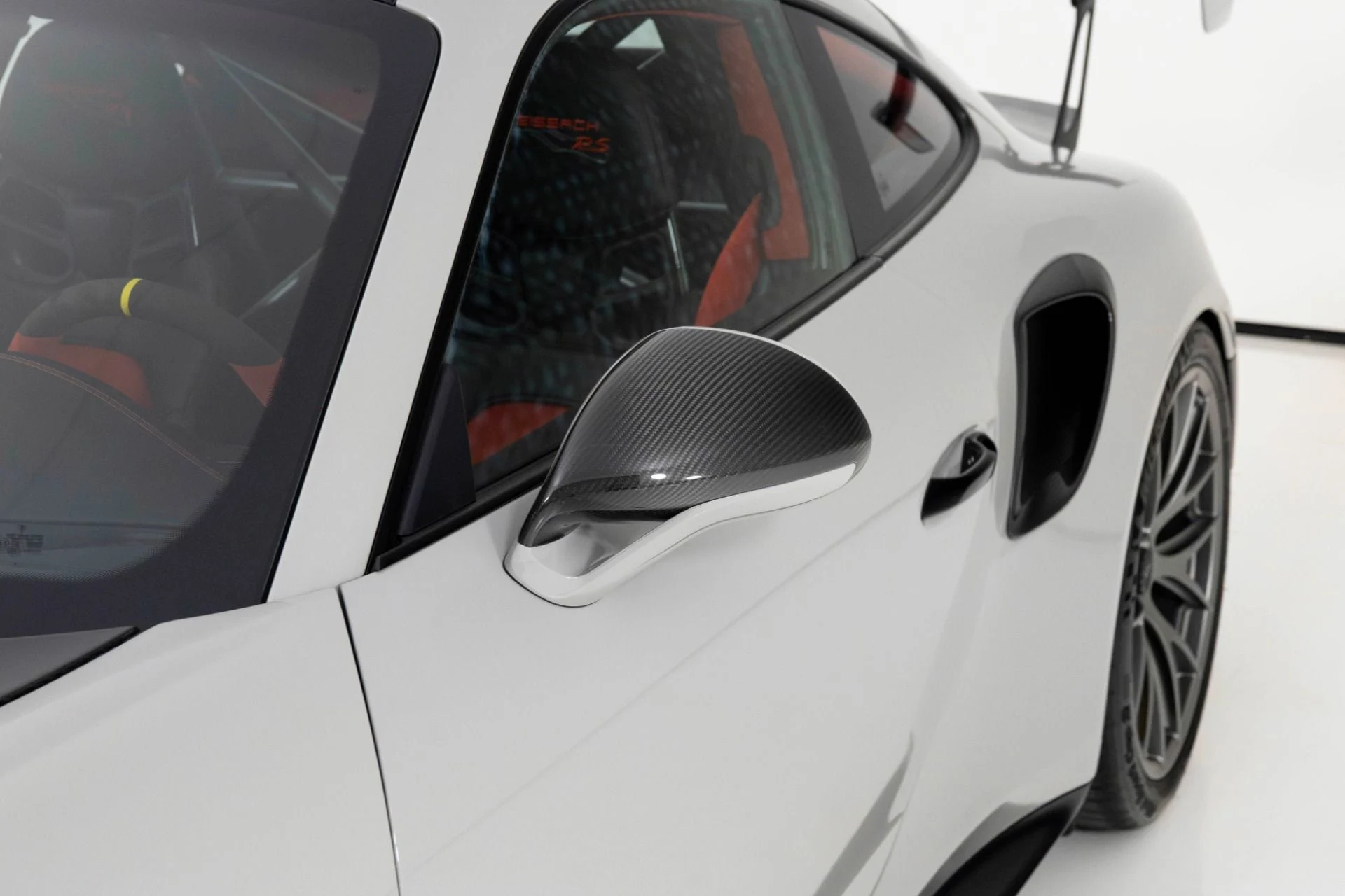 mph058_1137239702_Used_2018_Porsche_911_GT_2_RS_1762984503_bbd6756637