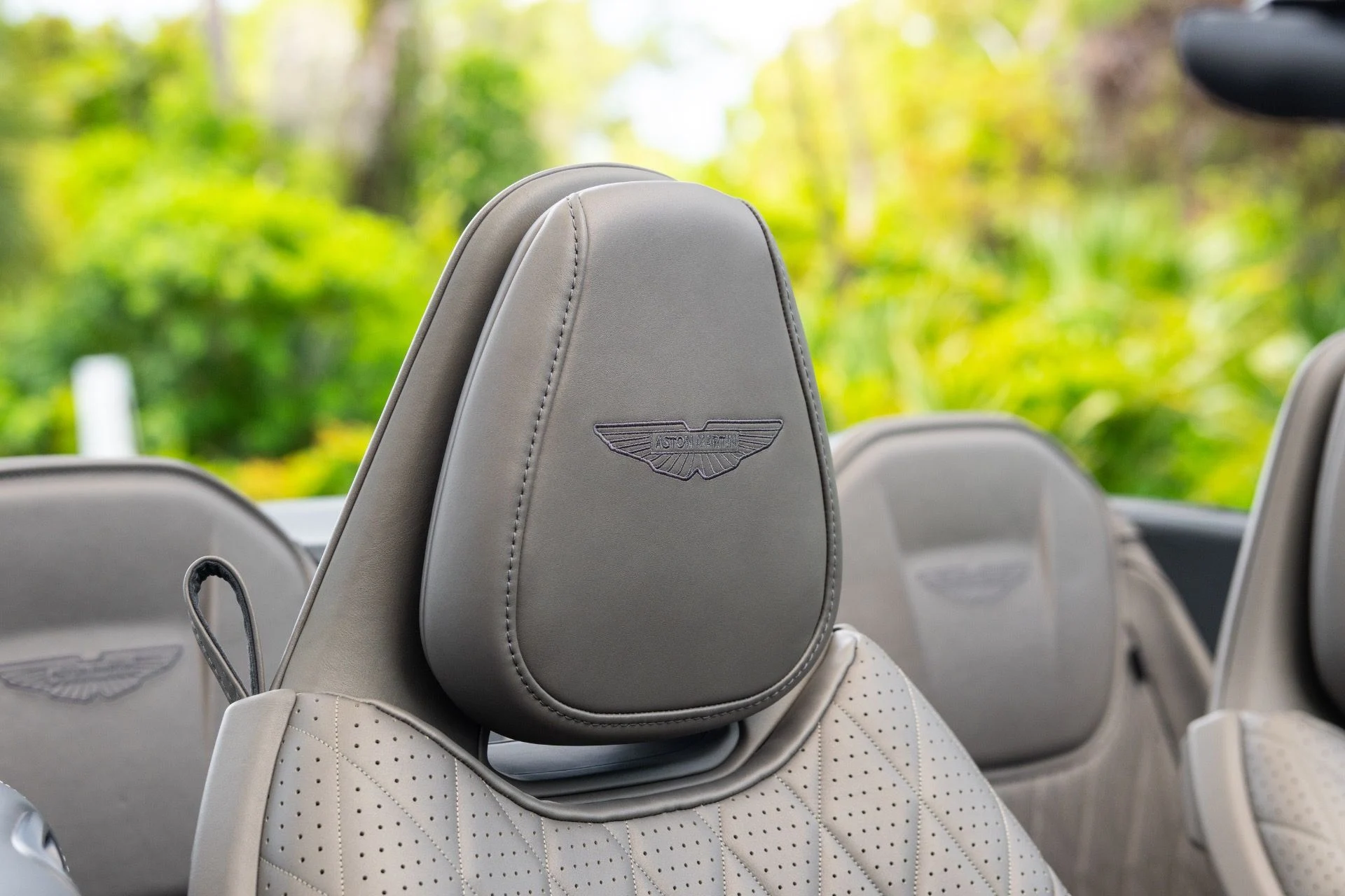mph058_1138527359_Used_2024_Aston_Martin_DB_12_Volante_1777693541_73a5446367