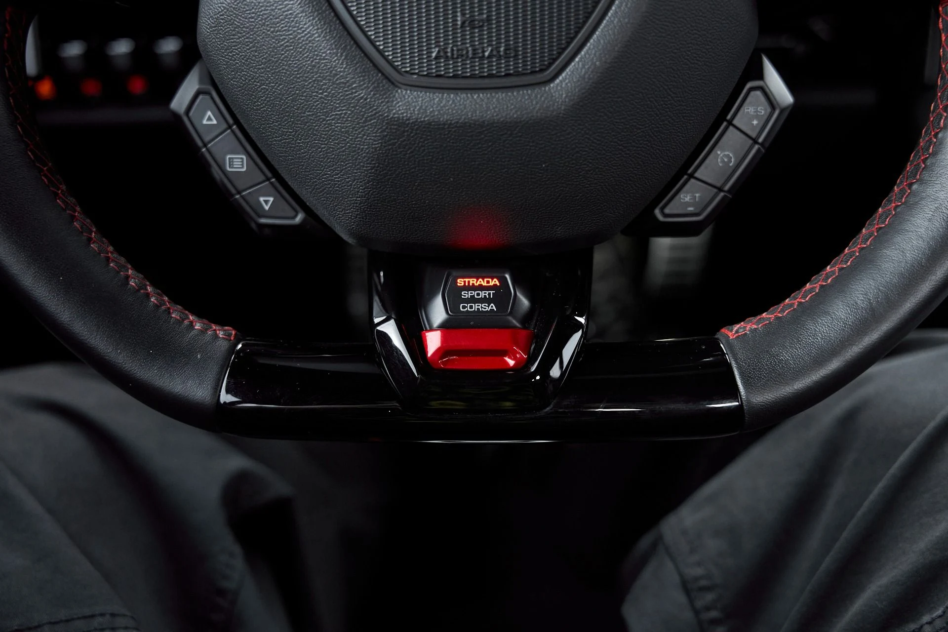 mph058_1187636885_Used_2023_Lamborghini_Huracan_Tecnica_Base_1766269101_961e01a2e9