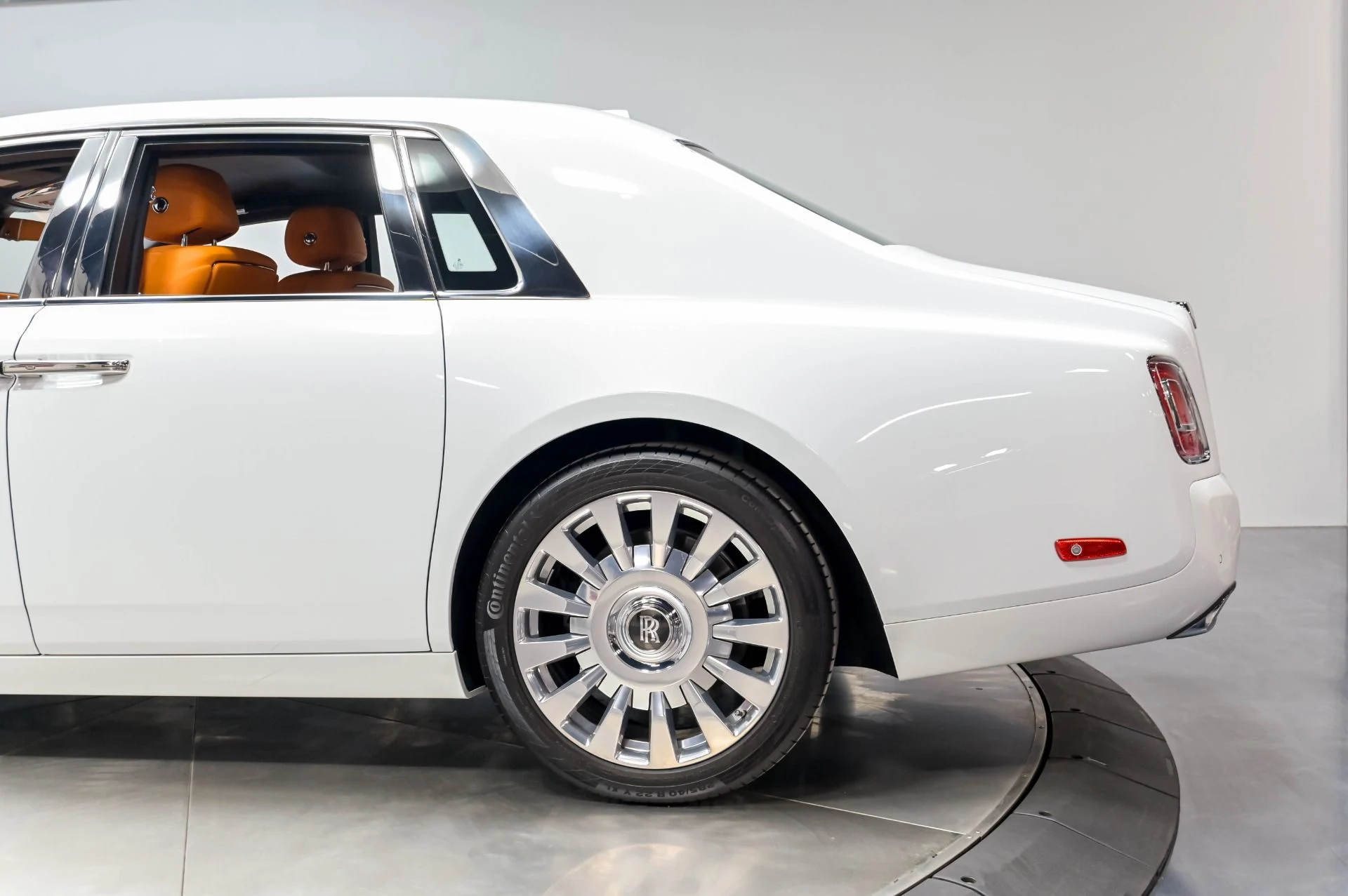 mph058_1228881530_Used_2022_Rolls_Royce_Phantom_1778542434_c621f5fc82