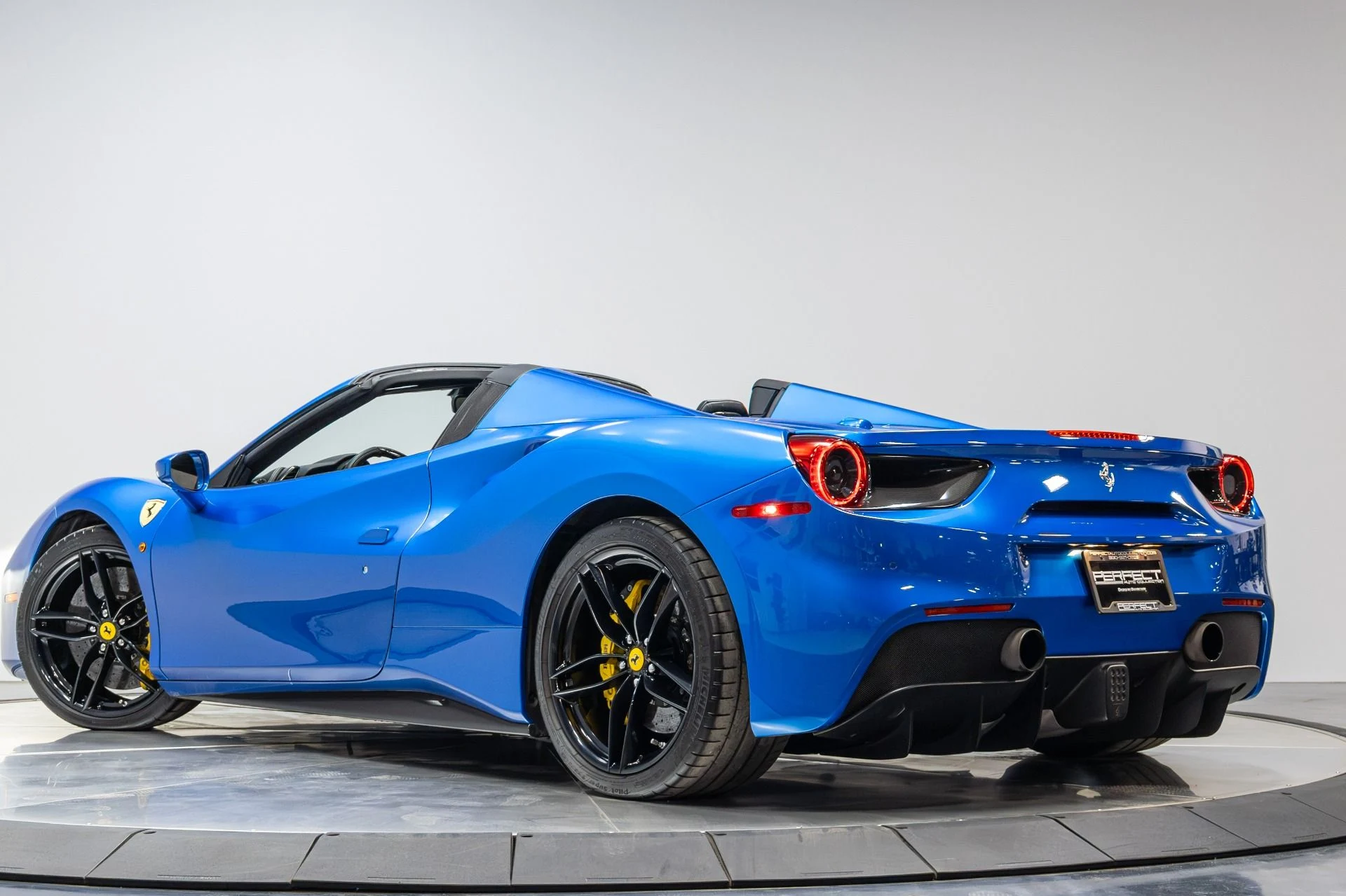 mph058_1249230036_Used_2016_Ferrari_488_Spider_1773694587_4eb84c143c