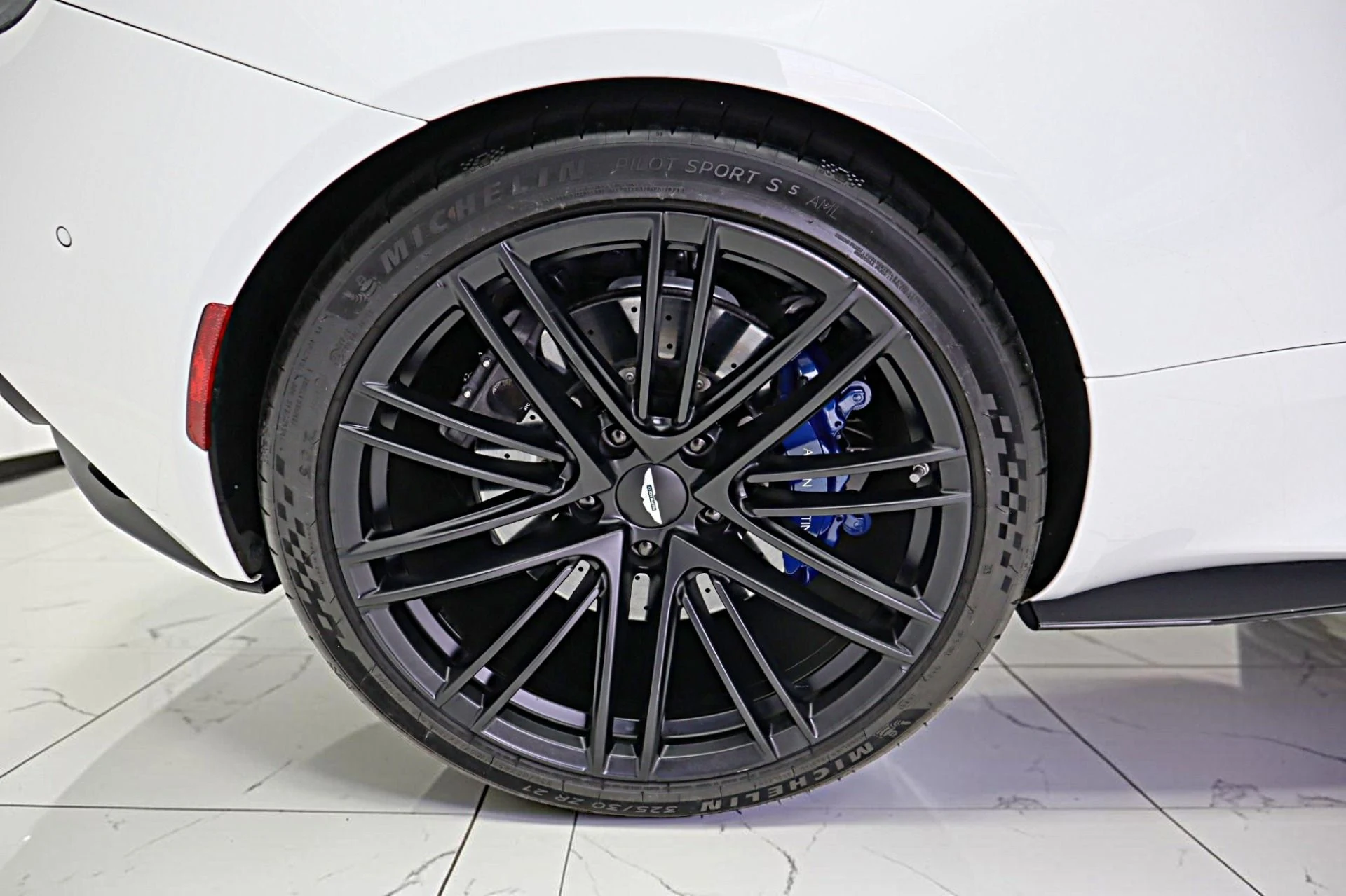 mph058_1277623479_Used_2024_Aston_Martin_DB_12_Volante_cd199c5e0a