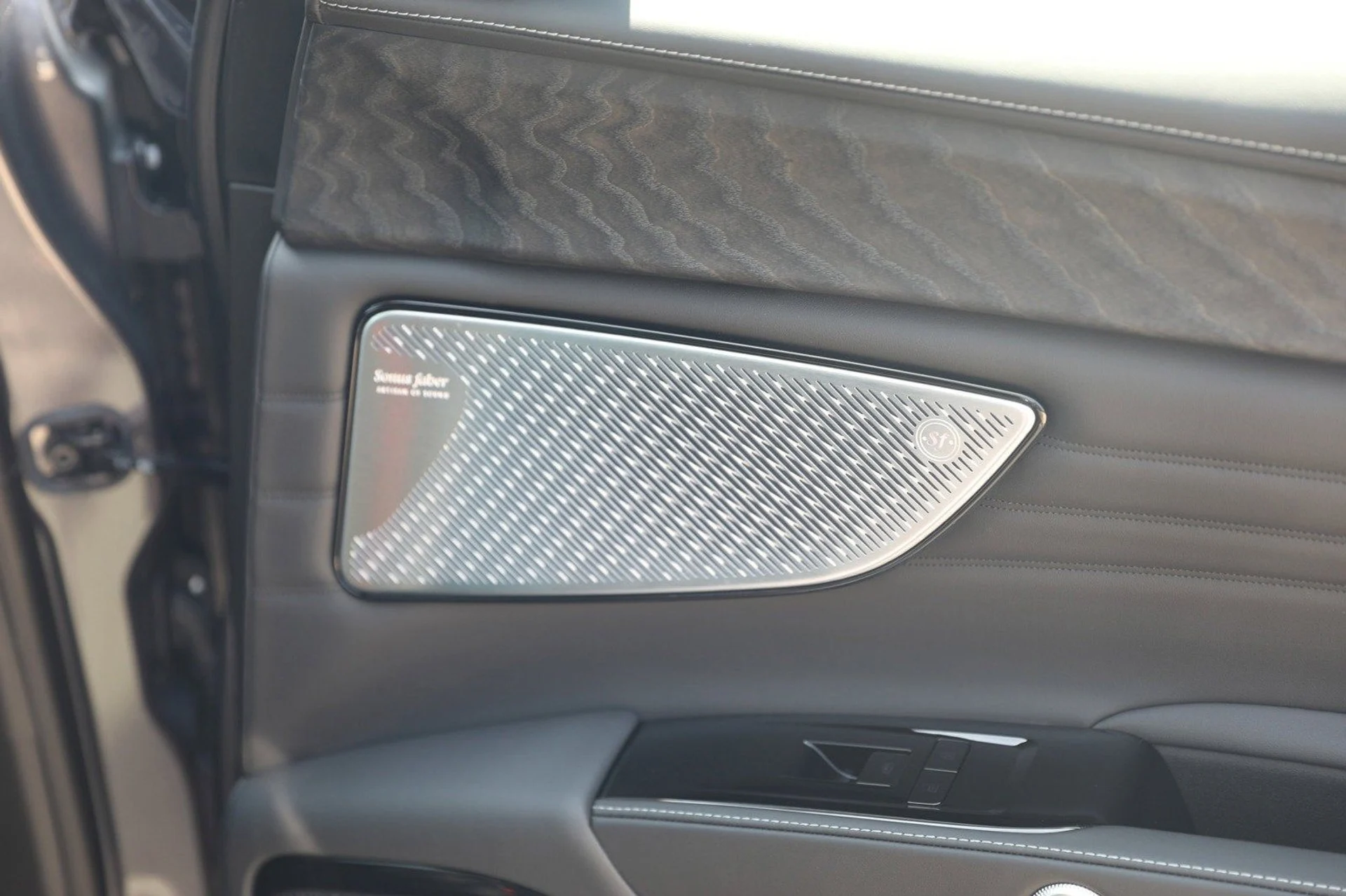 mph058_1289268857_0b975ad5d294422ab6fff03c1e14dbf6_6571e6e278