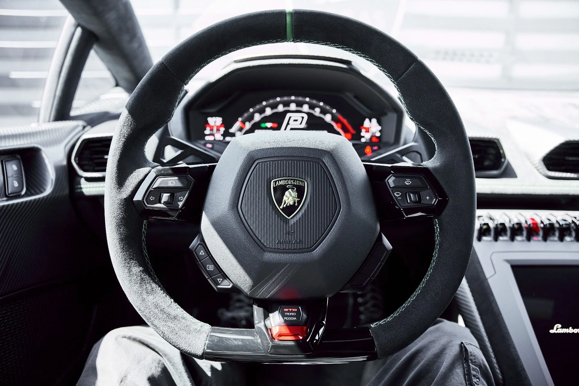 mph058_1294388221_Used_2022_Lamborghini_Huracan_STO_Base_1774488495_9fb4b3871a