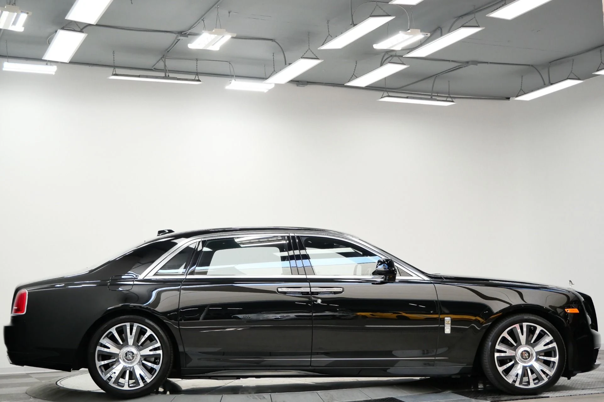 mph058_1299577208_Used_2019_Rolls_Royce_Ghost_EWB_Long_Wheelbase_Model_430_K_MSRP_Low_Miles_1788191510_071fdb6c16