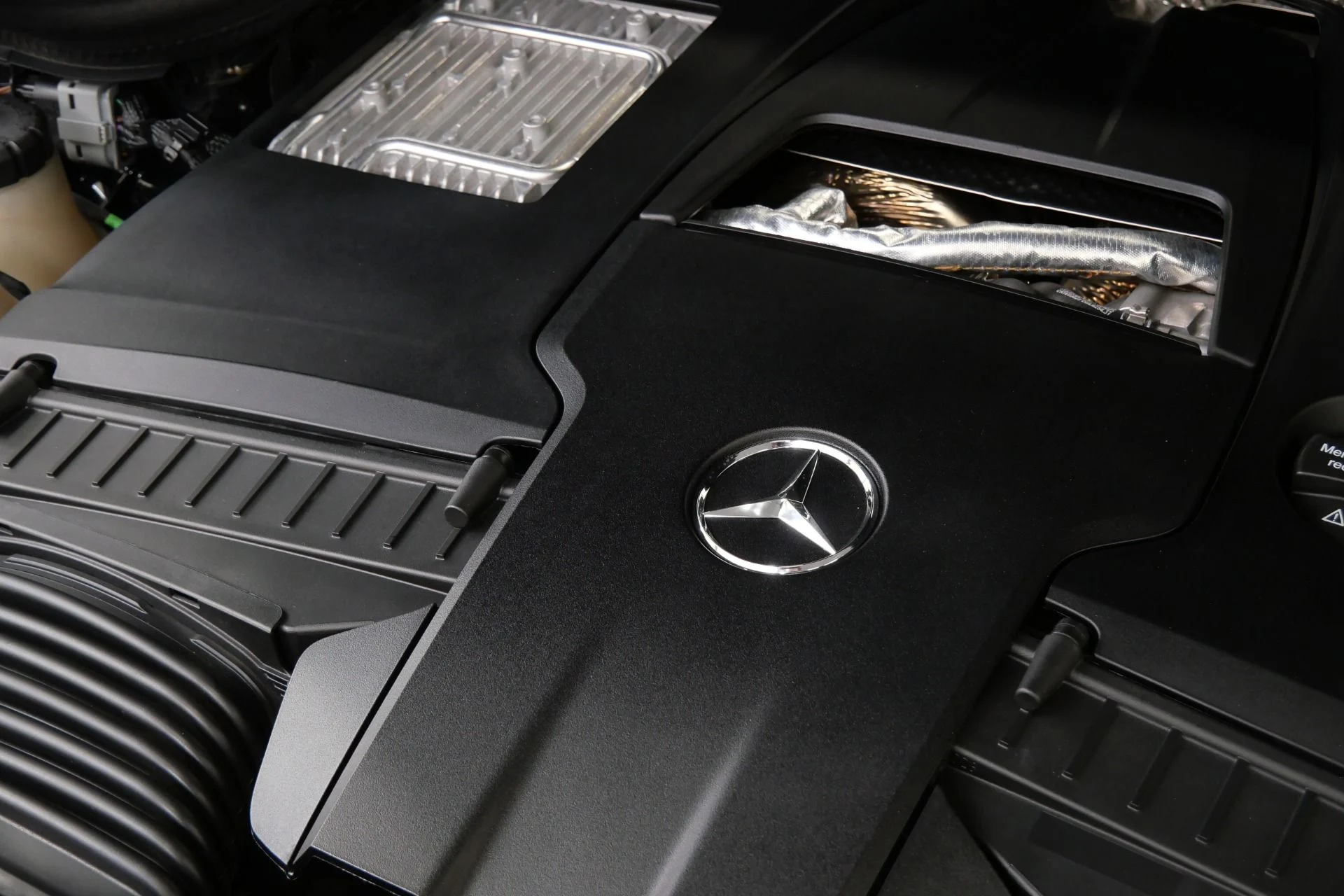 mph058_1382997335_Used_2022_Mercedes_Benz_Maybach_GLS_600_4_MATIC_Beautiful_Colors_Four_Seat_Configuration_Walnut_Trim_1776795080_64cdae9f23