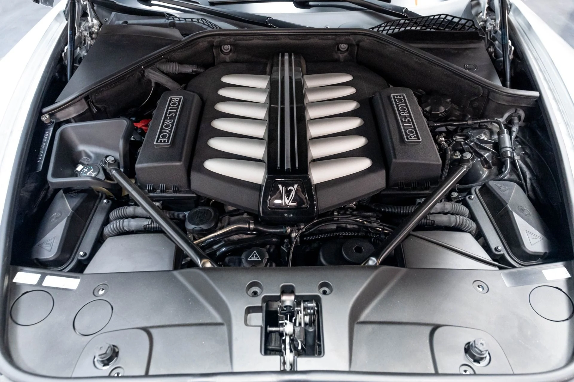 mph058_1383418366_Used_2012_Rolls_Royce_Ghost_1778014944_6f56aa0527