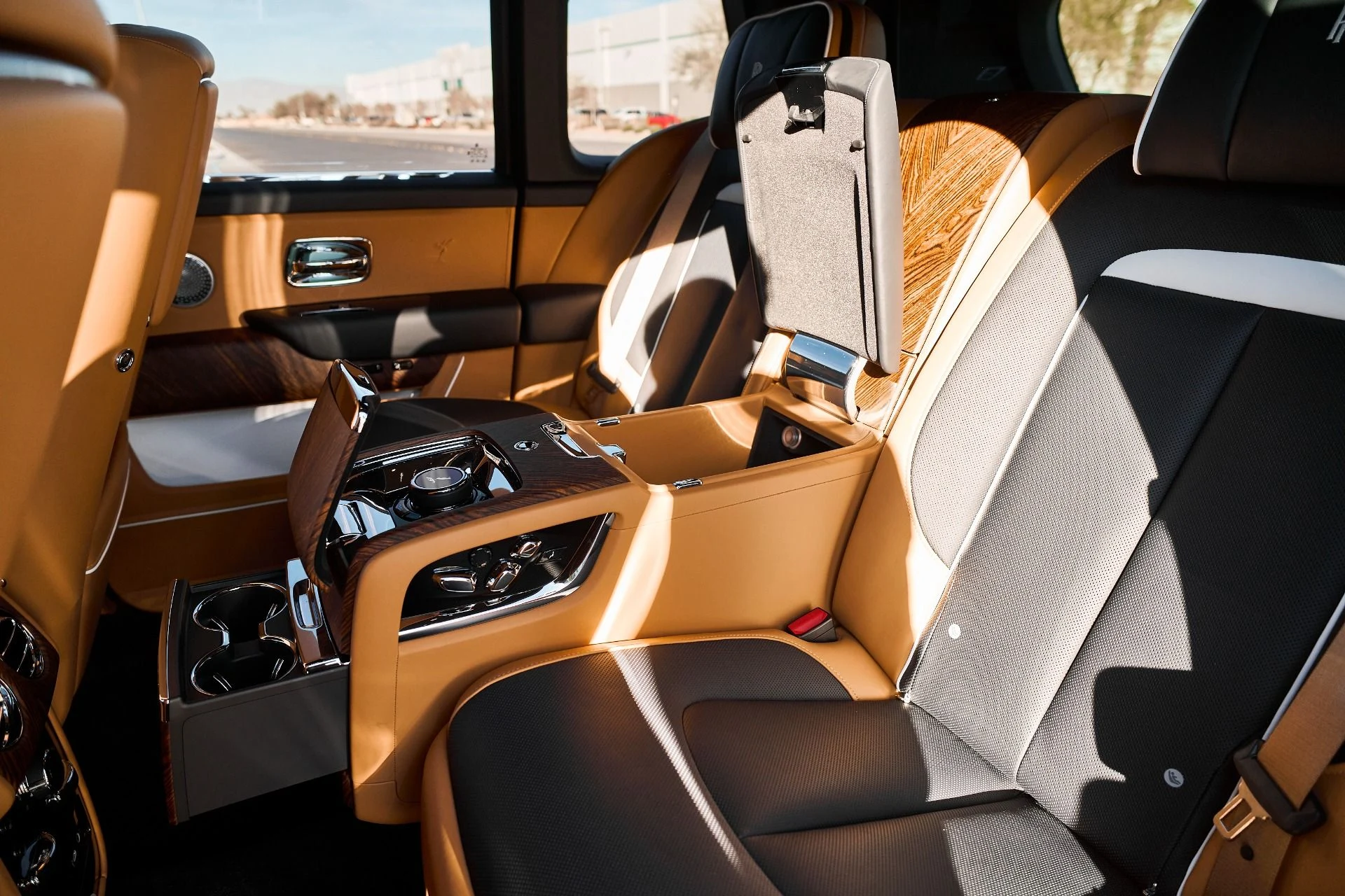 mph058_142287322_Used_2025_Rolls_Royce_Cullinan_Base_1766020456_c23fe4b6fb