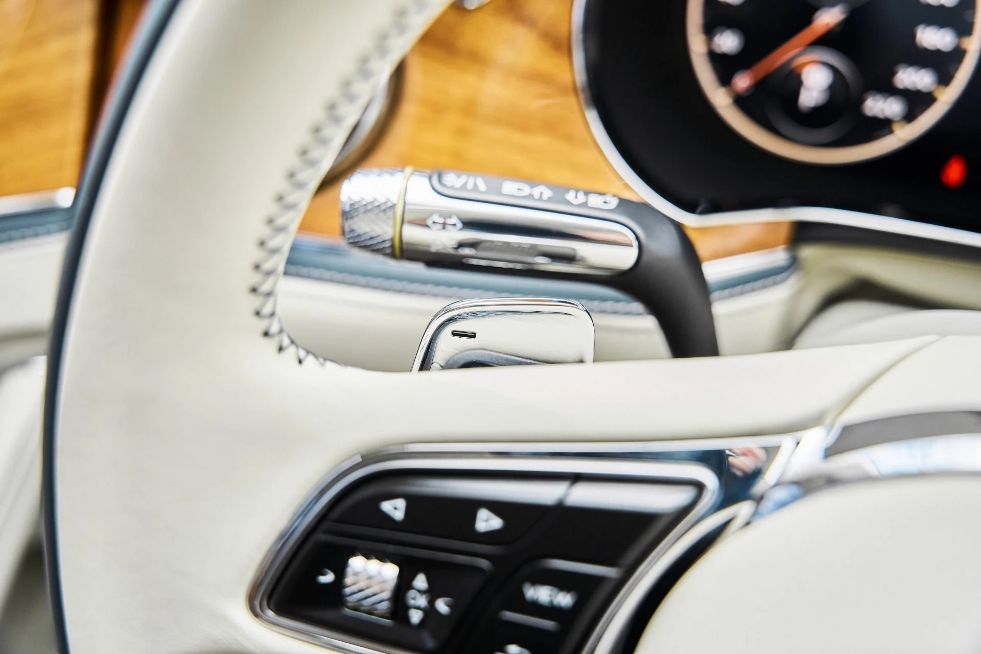 mph058_1426313668_Used_2021_Bentley_Flying_Spur_V8_1779867090_cec760dc9e