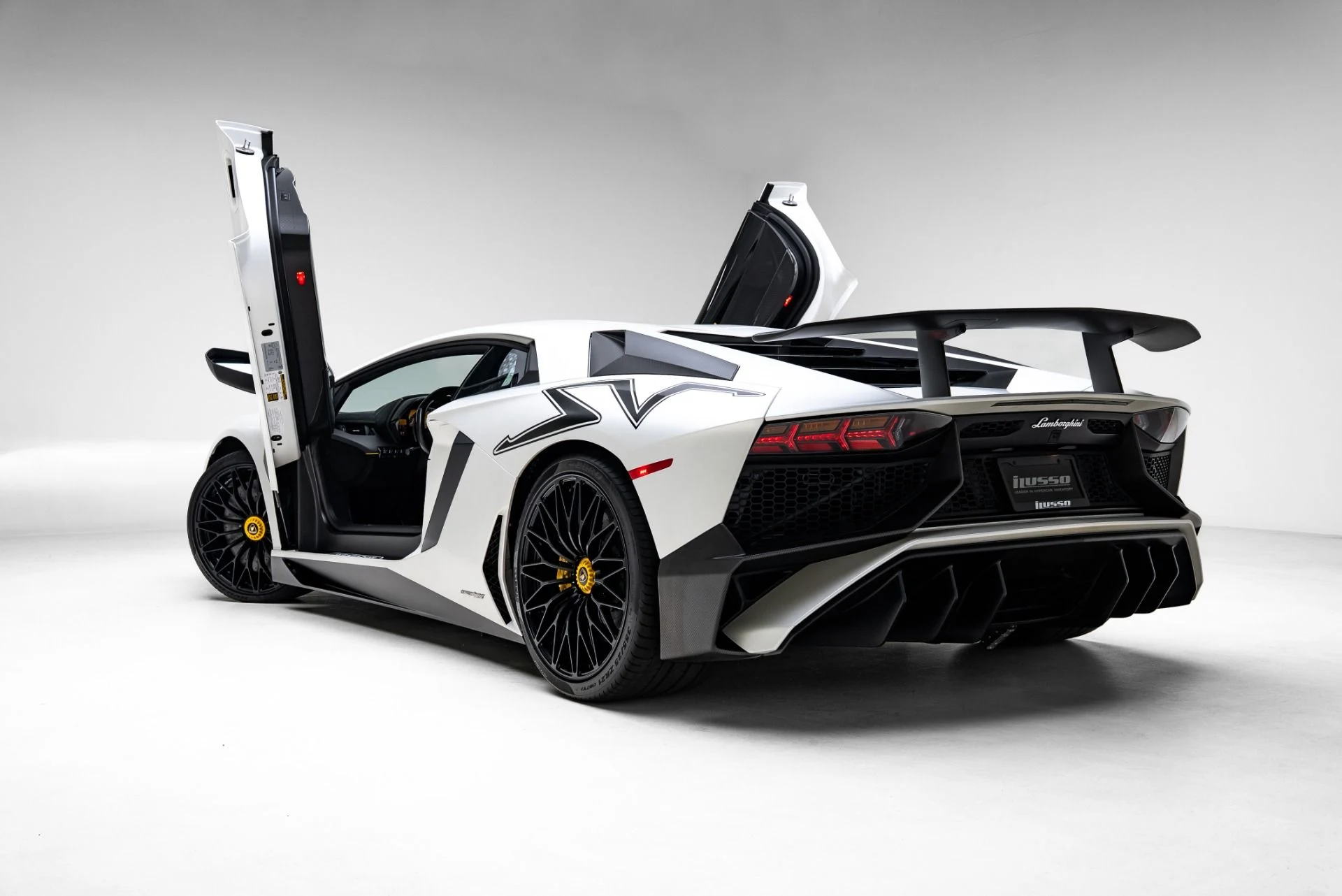 mph058_1435649754_Used_2016_Lamborghini_Aventador_SV_1775078140_efc5795e72