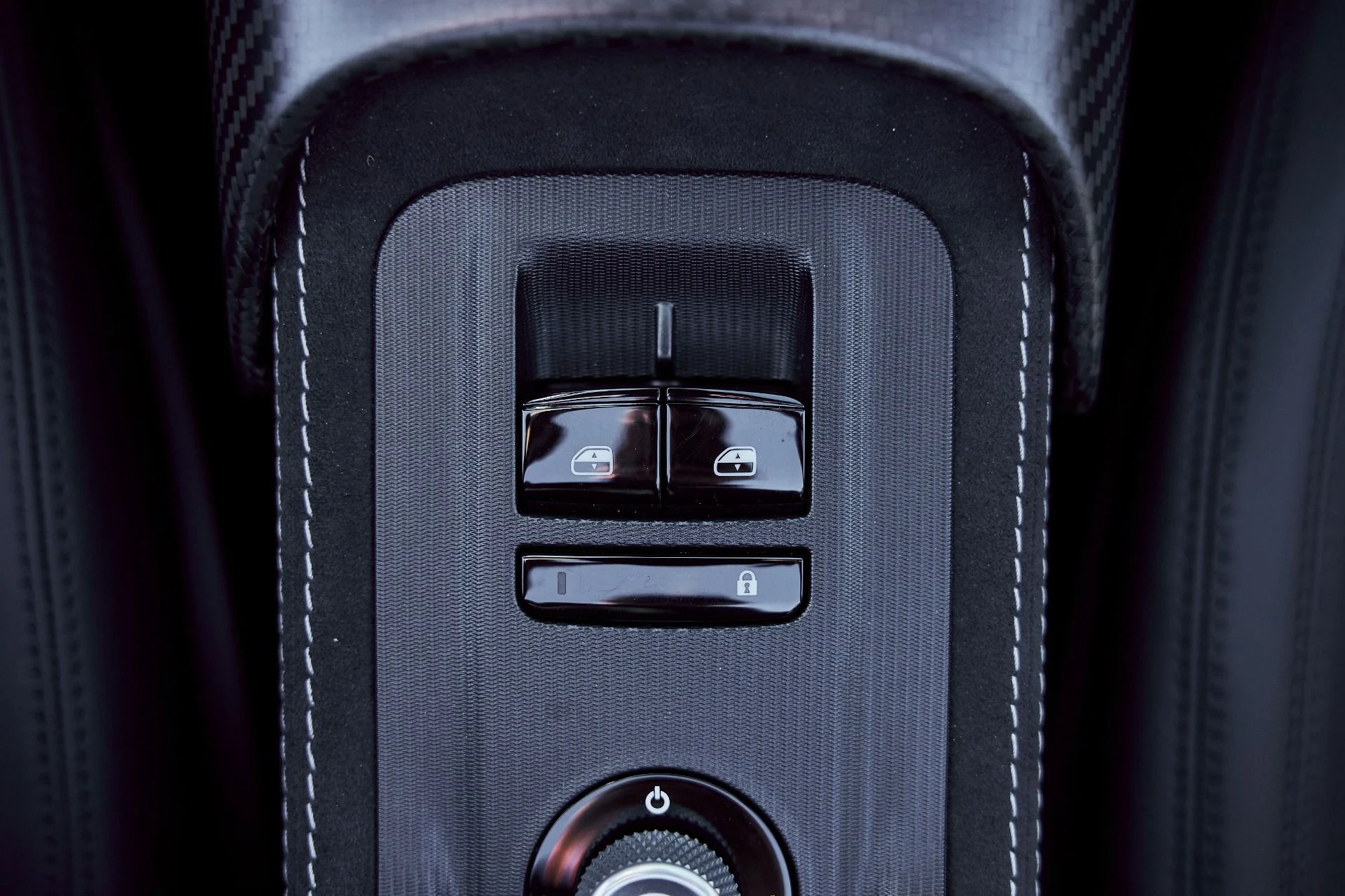 mph058_1436108237_Used_2024_Maserati_MC_20_1771382134_d92d4a728a