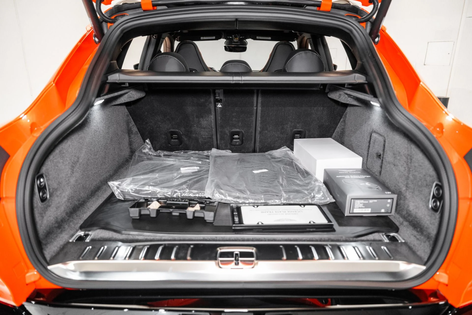 mph058_1446962077_Used_2025_Aston_Martin_DBX_707_1748959354_49e8ef7354