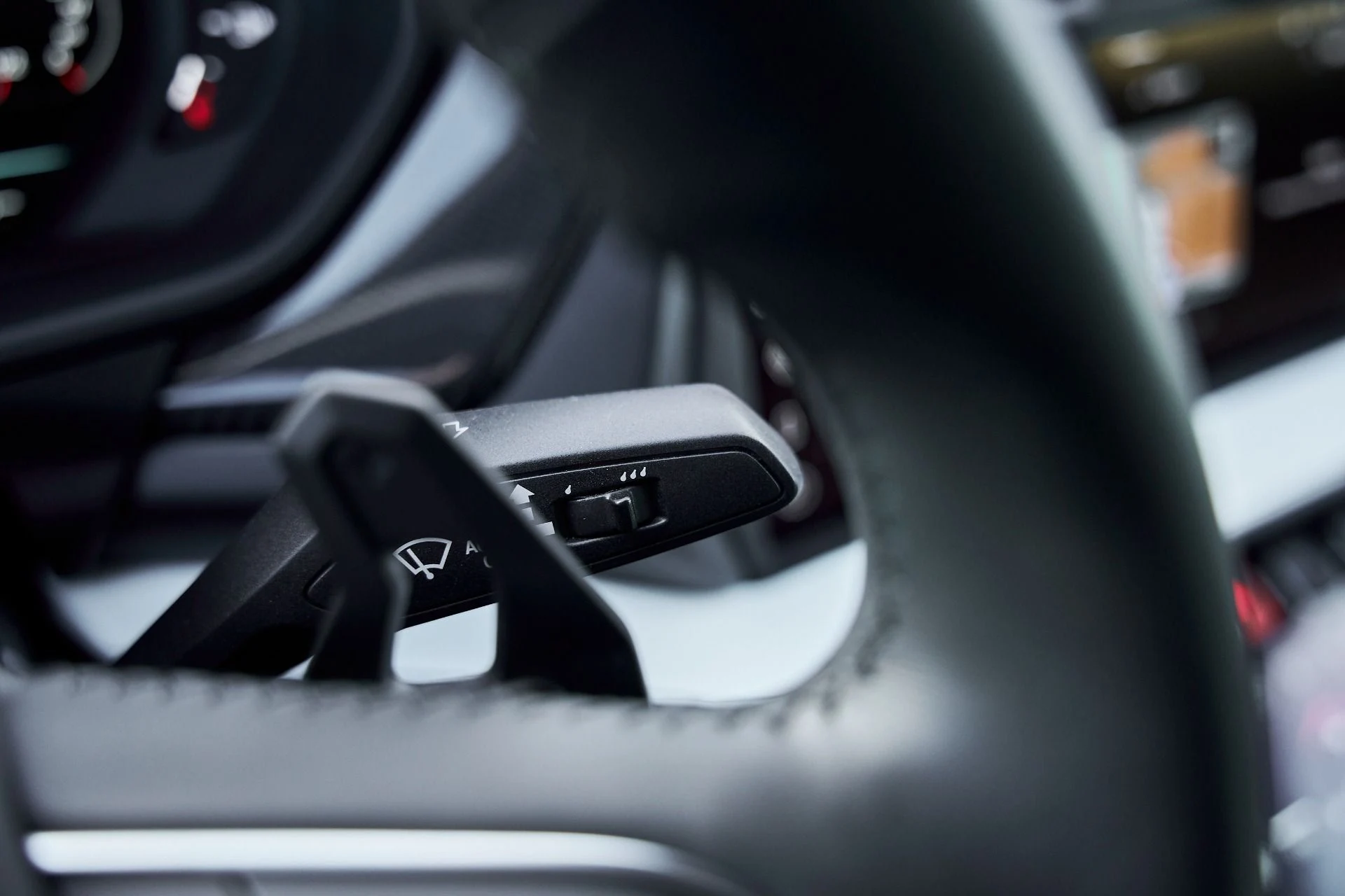 mph058_1447038998_Used_2025_Lamborghini_Urus_SE_1767720910_de3c535a82