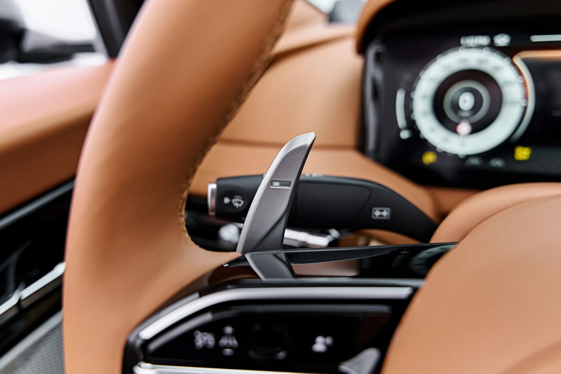 mph058_1470997247_Used_2025_Aston_Martin_DB_12_Volante_1791997298_30e2bc0d05