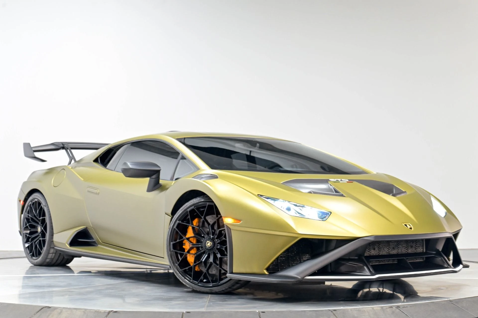mph058_148291904_Used_2023_Lamborghini_Huracan_STO_1782768591_73569cc8fa