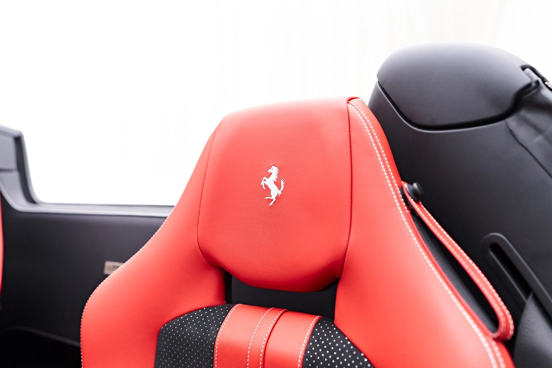 mph058_1505002834_Used_2023_Ferrari_F8_Spider_Base_1753926765_4a91401c55