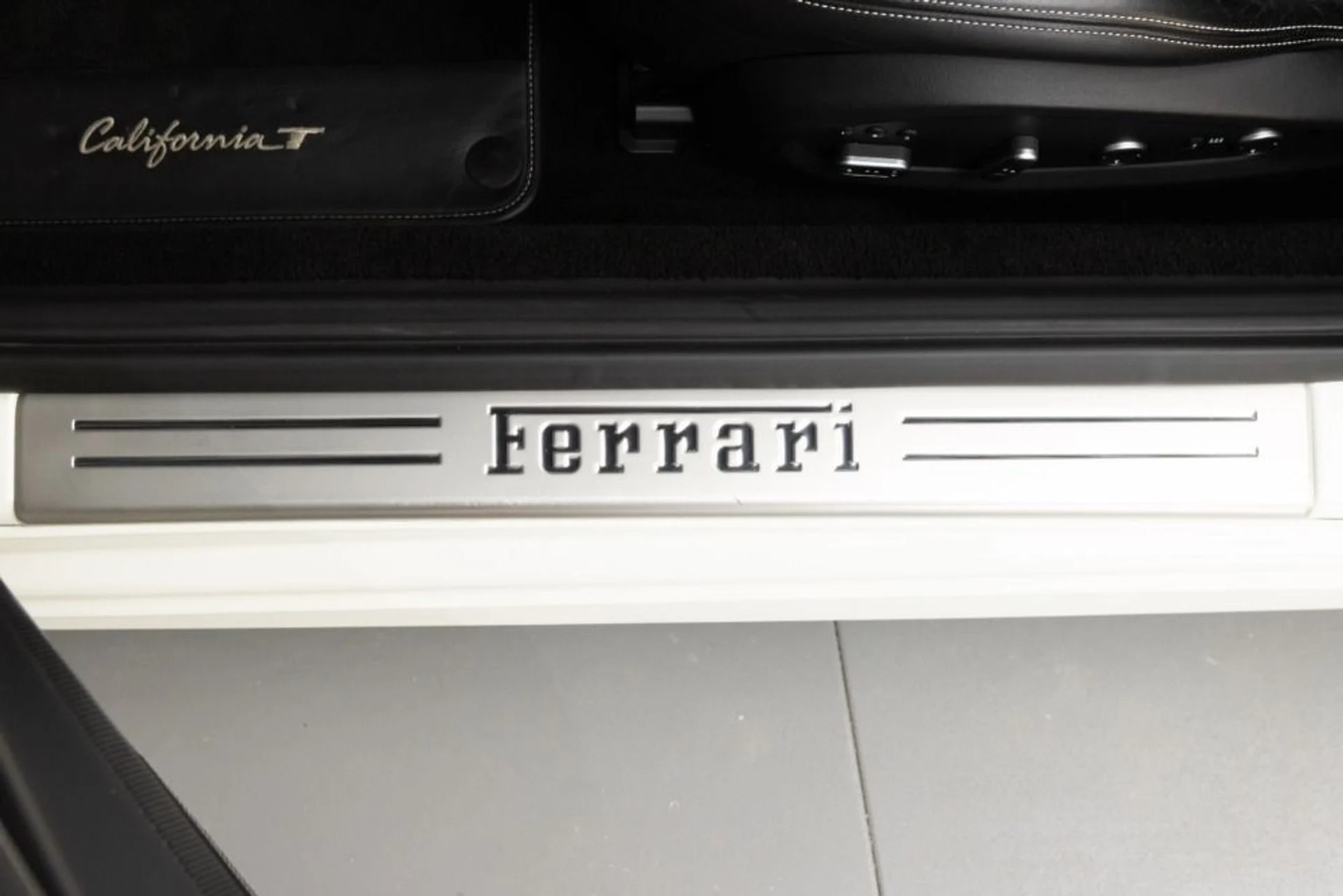 mph058_1535888999_Used_2016_Ferrari_California_T_ecff249d5b