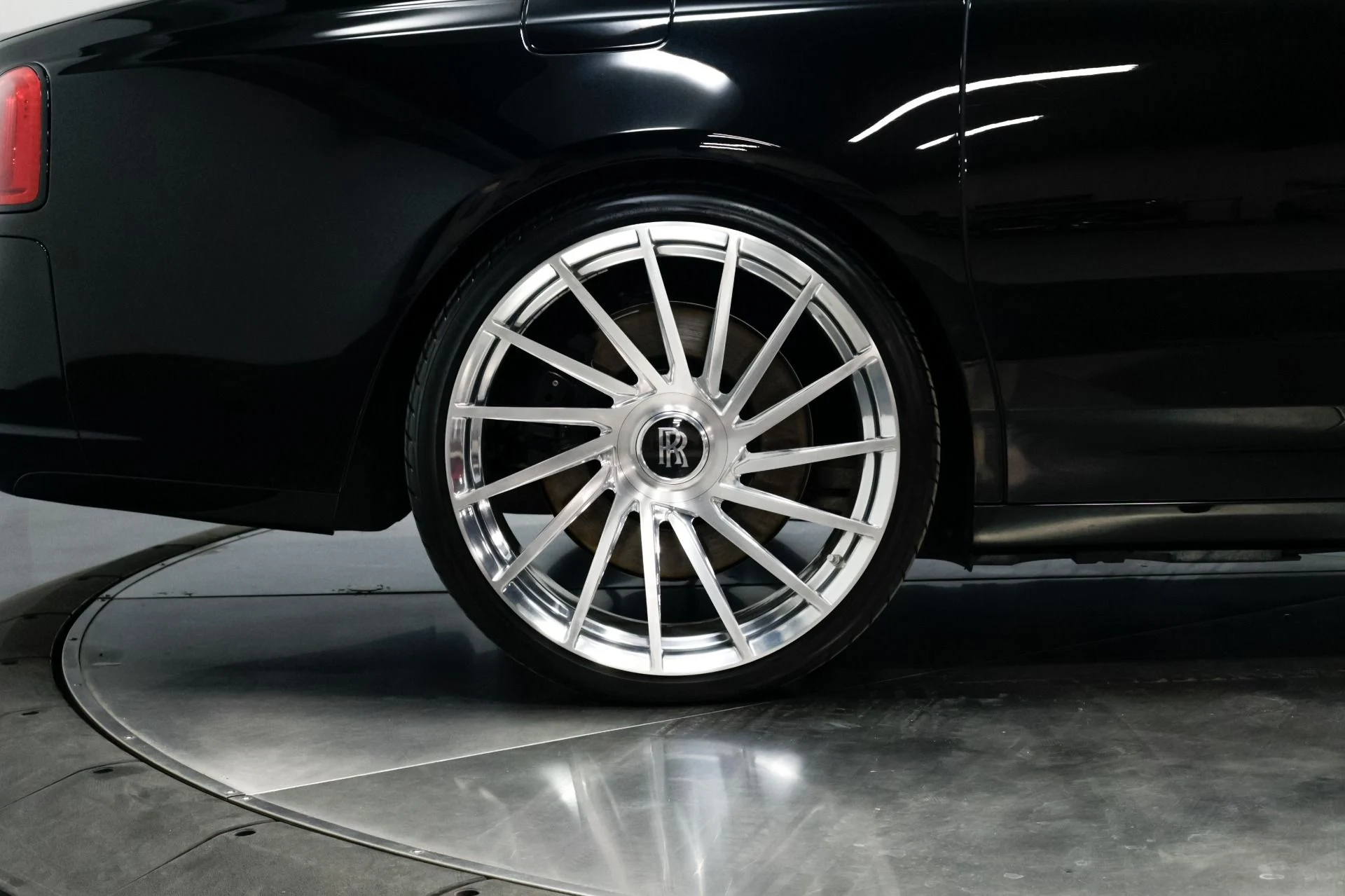 mph058_1540539307_Used_2015_Rolls_Royce_Ghost_Base_1760537897_012f722217