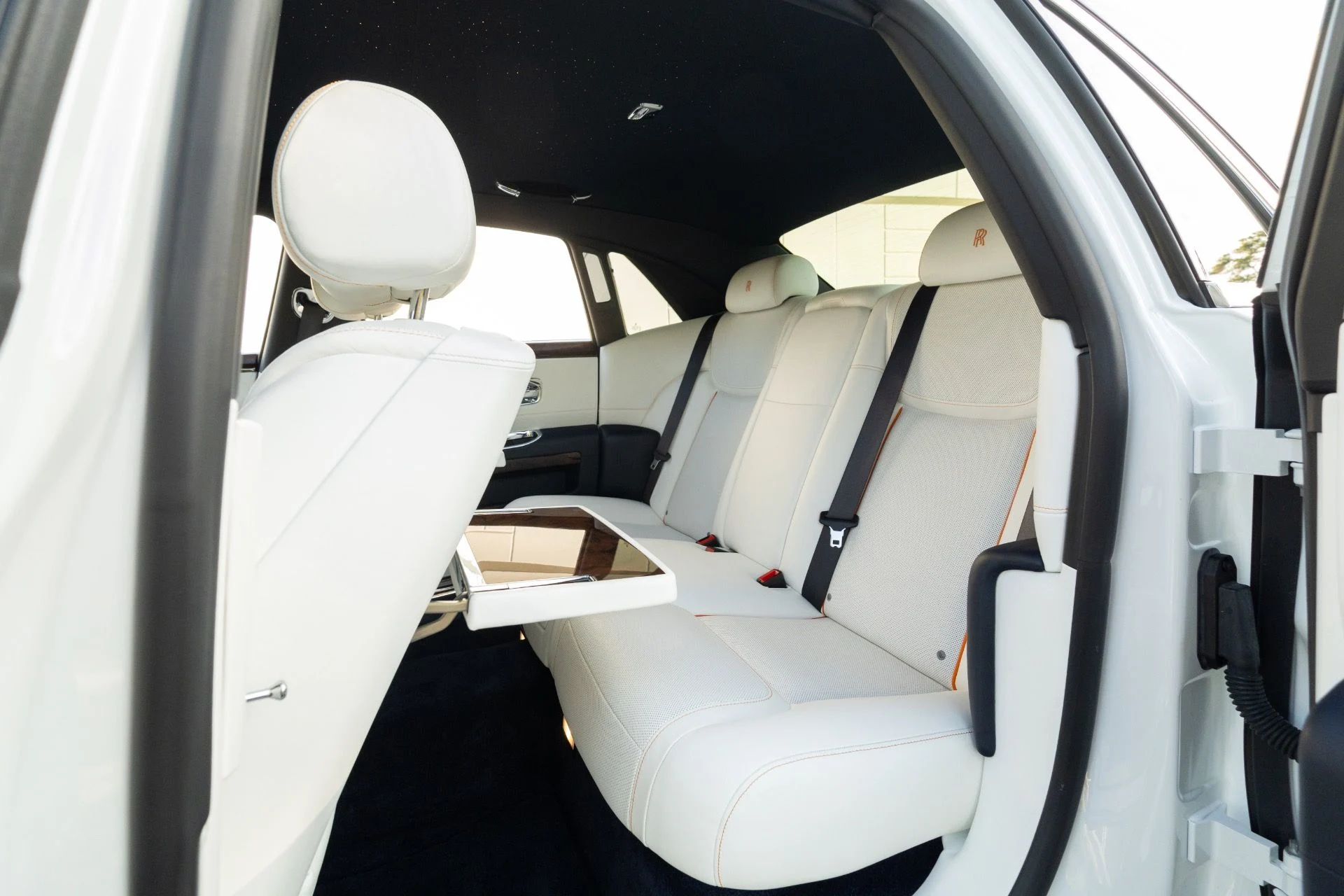 mph058_1541959762_Used_2018_Rolls_Royce_Ghost_1765824060_1c3e3c2349