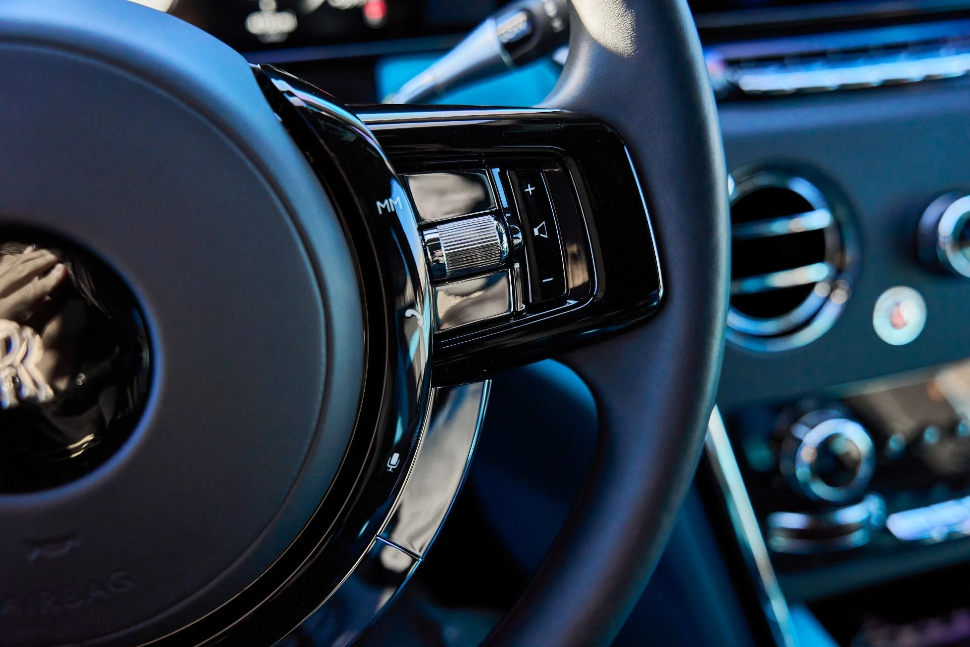 mph058_1591906024_Used_2025_Rolls_Royce_Cullinan_Base_1767668906_877efc422b