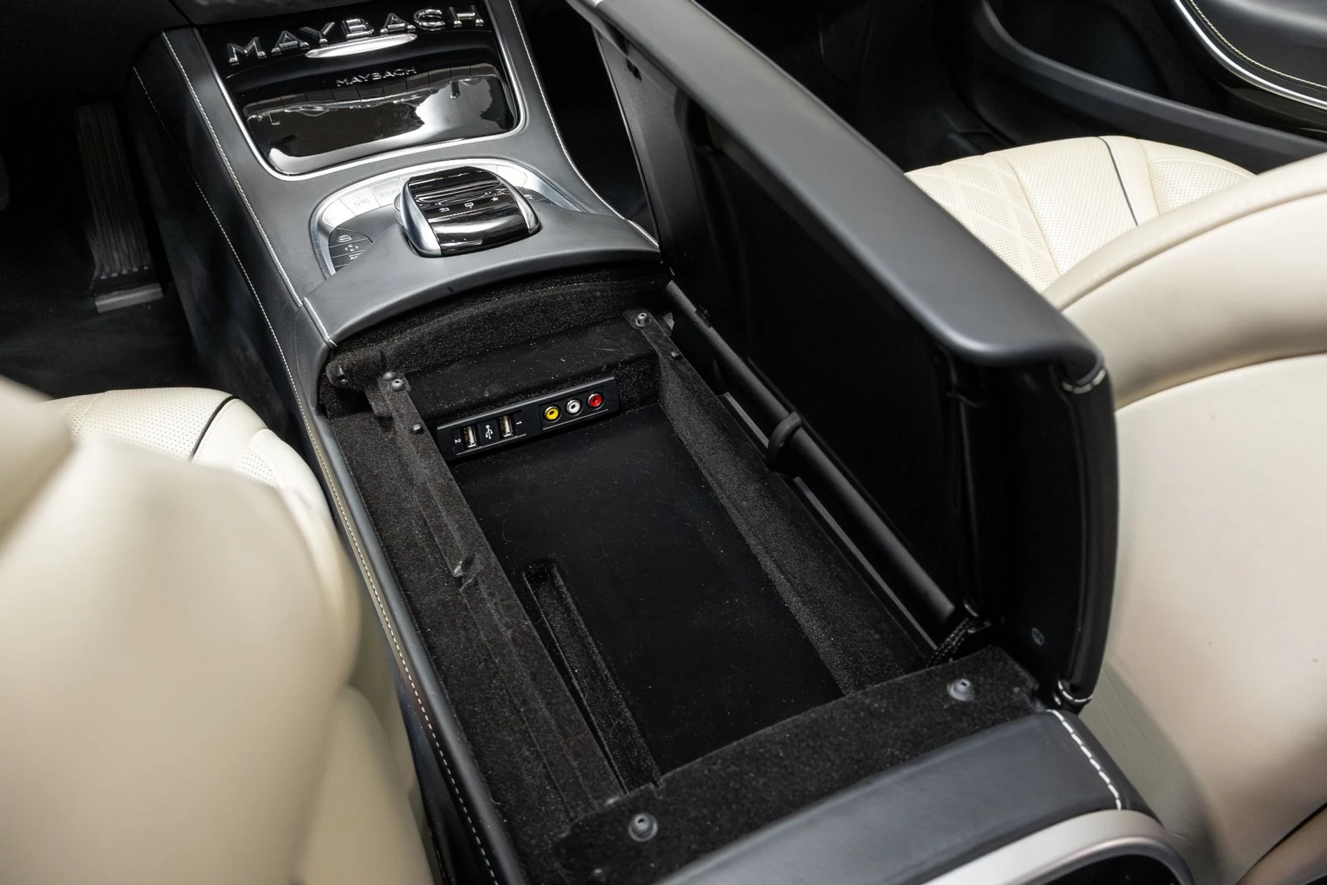 mph058_1633182033_Used_2016_Mercedes_Benz_S_Class_Maybach_S_600_1763586066_4cd0487b87