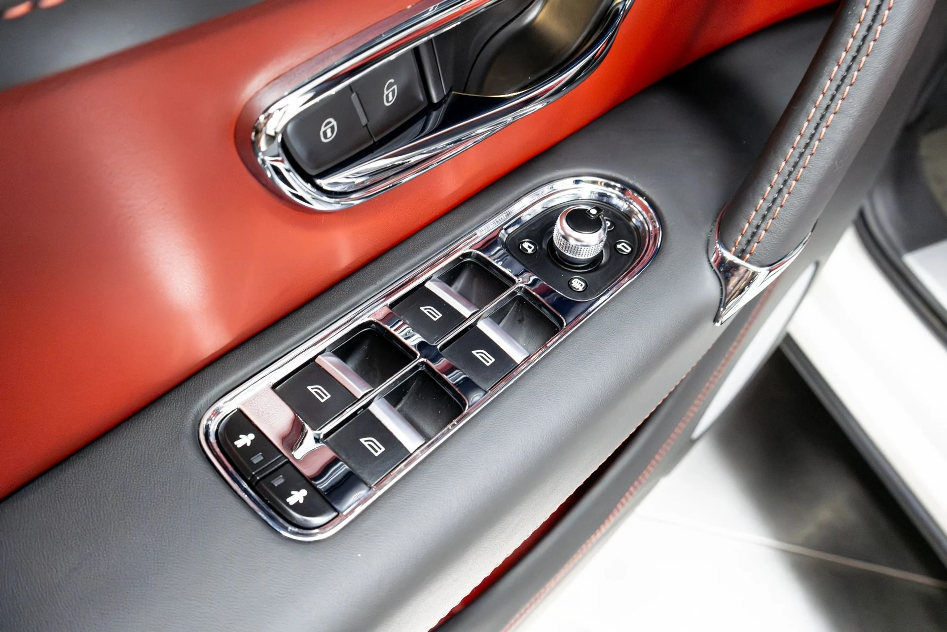 mph058_1640540470_Used_2020_Bentley_Bentayga_V8_1774292202_d2be91fdf1