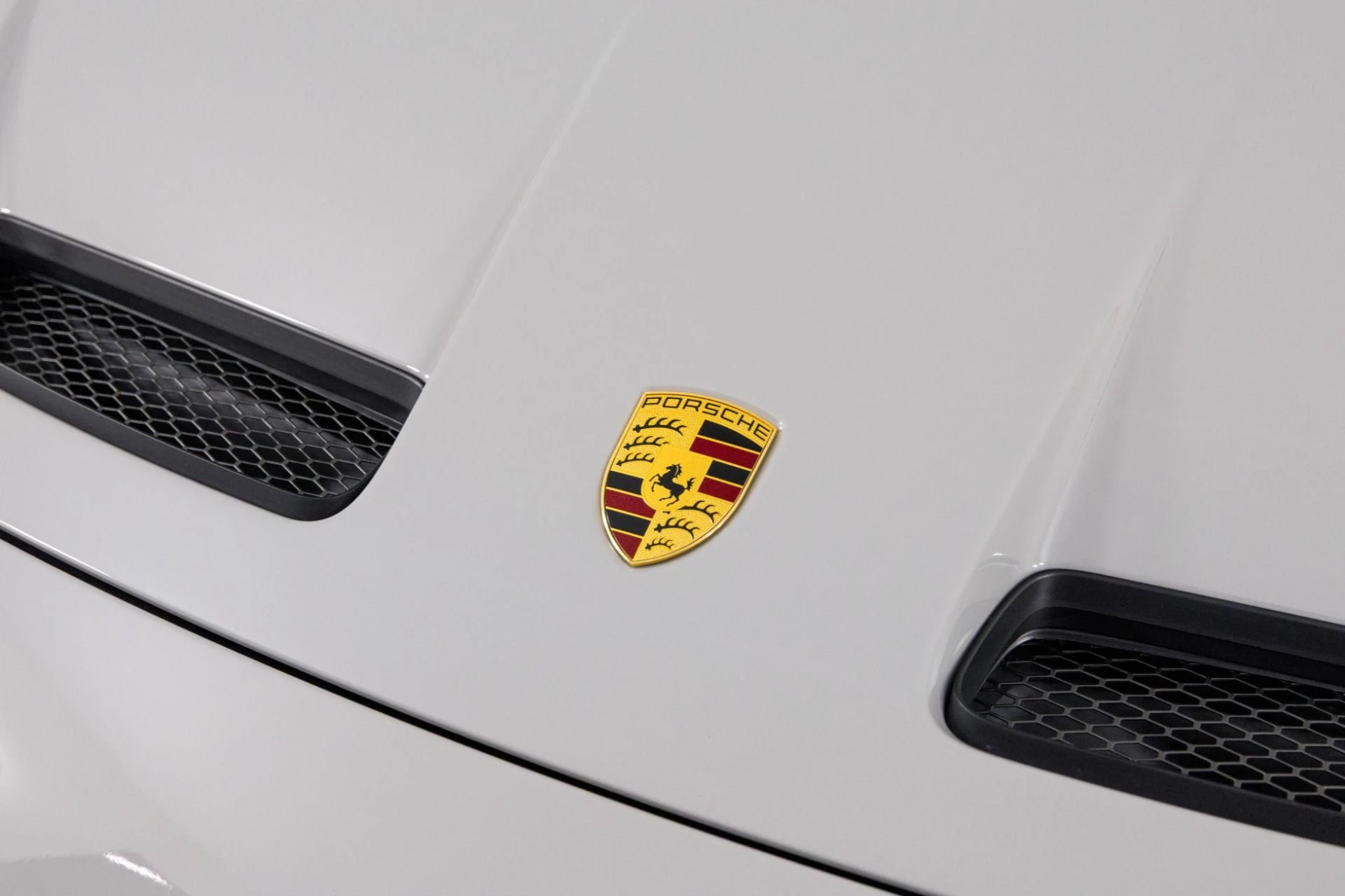 mph058_1642293424_Used_2024_Porsche_911_GT_3_Touring_1761003666_907f8cd209