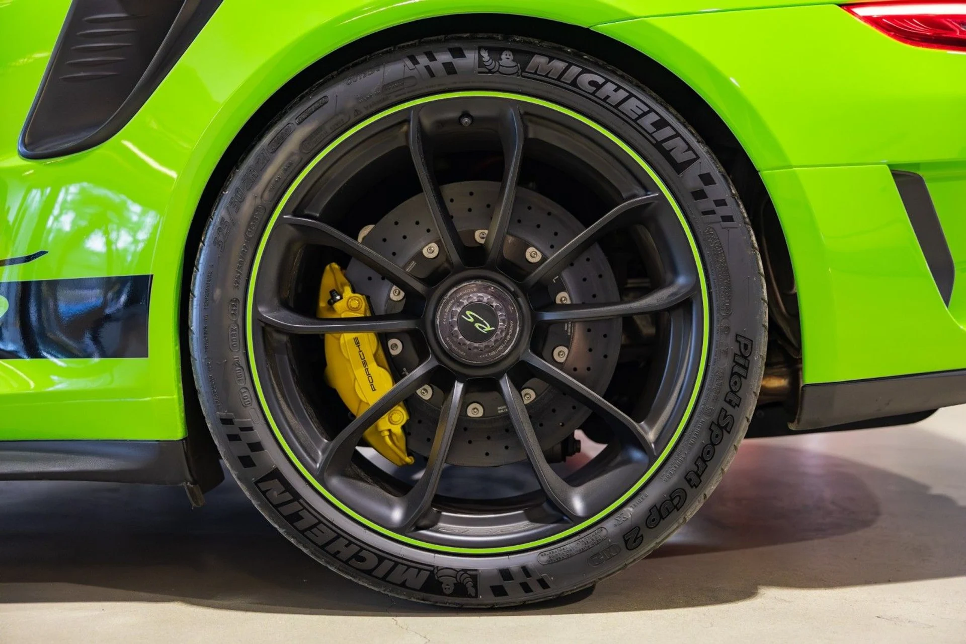 mph058_1708840390_u_Q_c24d23d035