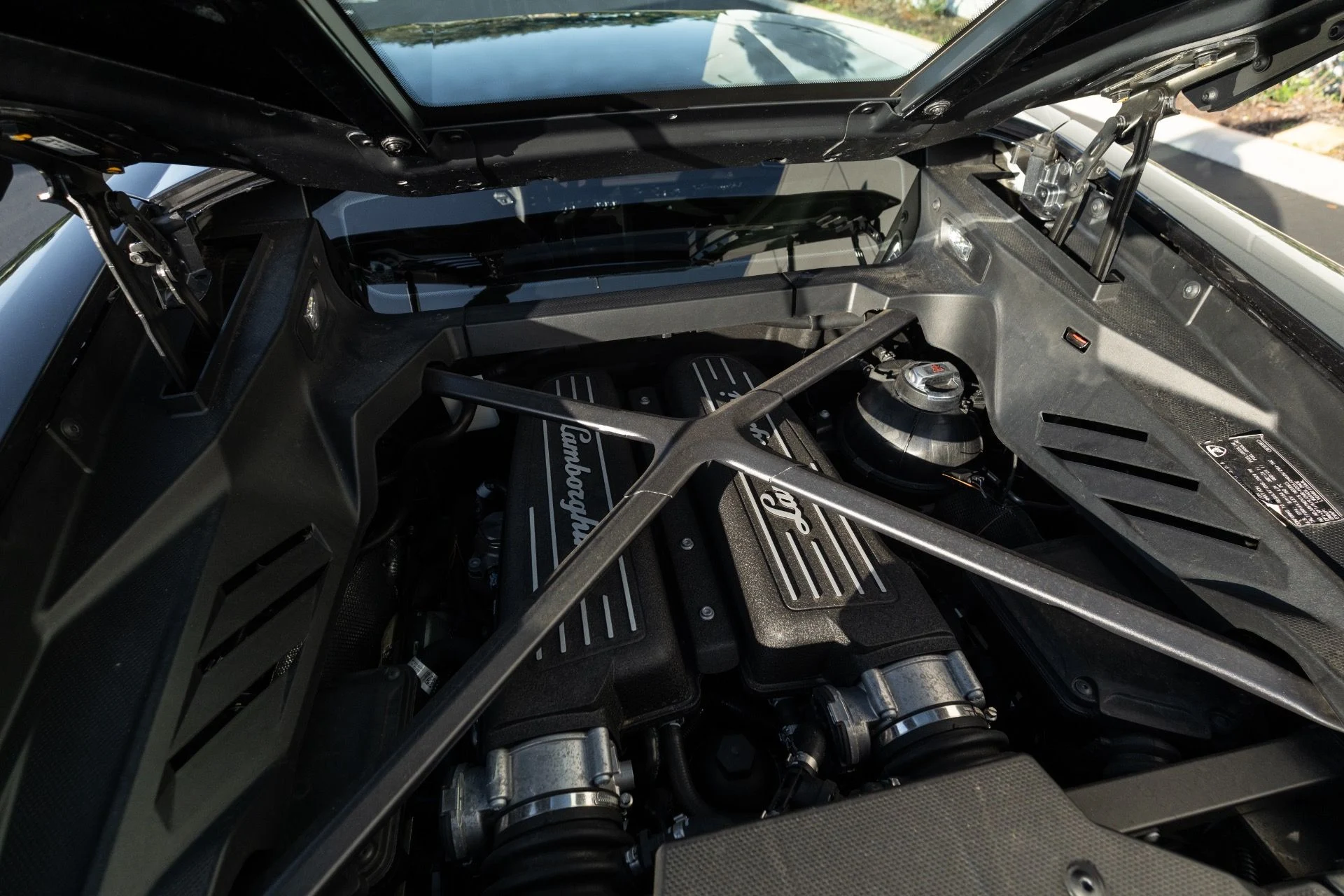 mph058_1738202530_Used_2020_Lamborghini_Huracan_EVO_1769630384_4e2928cf61