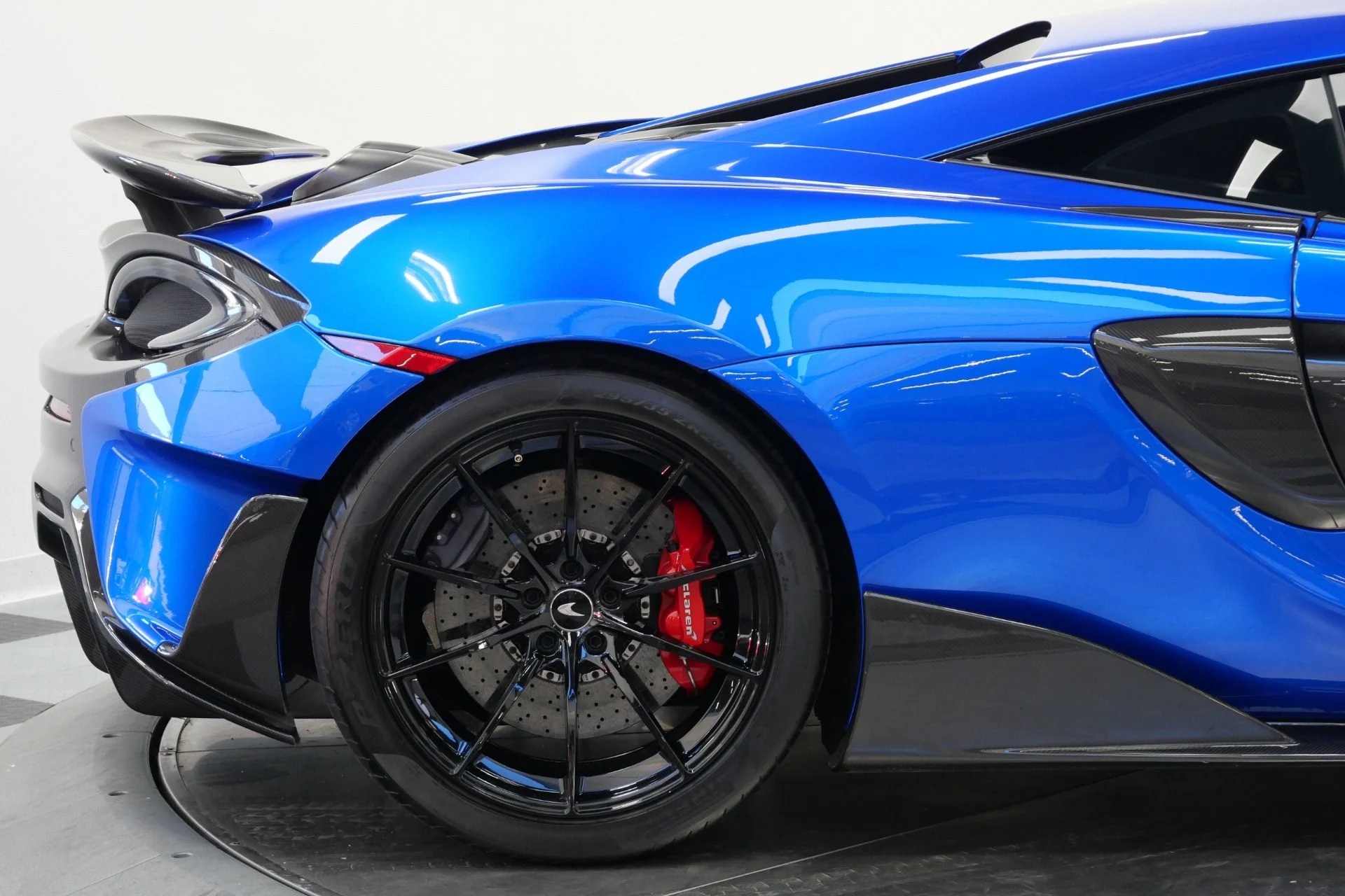 mph058_1759162940_Used_2019_Mc_Laren_600_LT_Carbon_Packs_1_and_2_Bowers_and_Wilkins_Audio_Ultra_Lightweight_Wheels_1767975670_8e7b274404