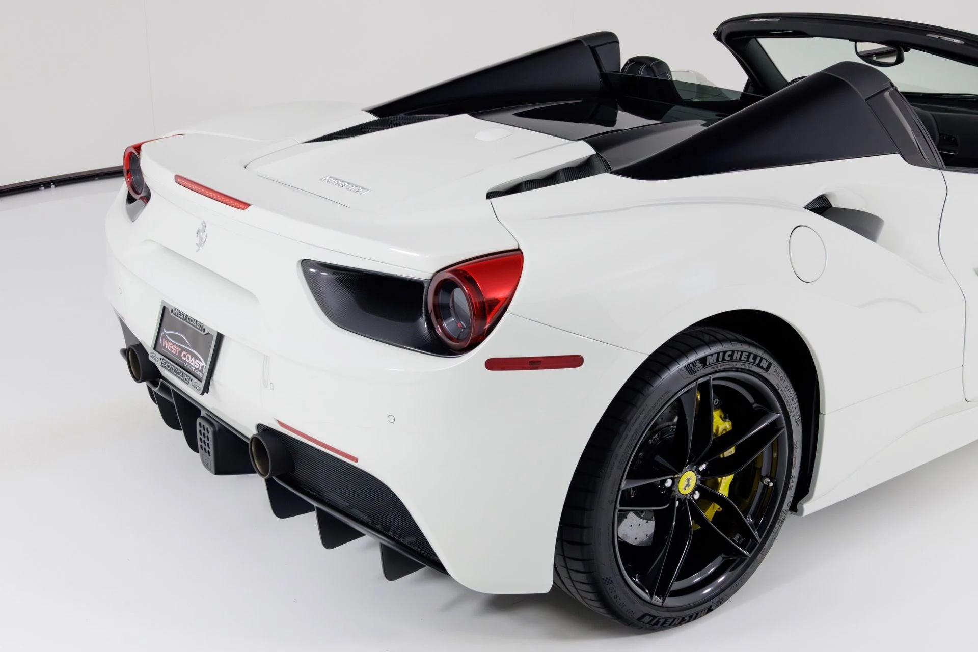 mph058_1782492367_Used_2018_Ferrari_488_Spider_1768934448_d90cb44faf