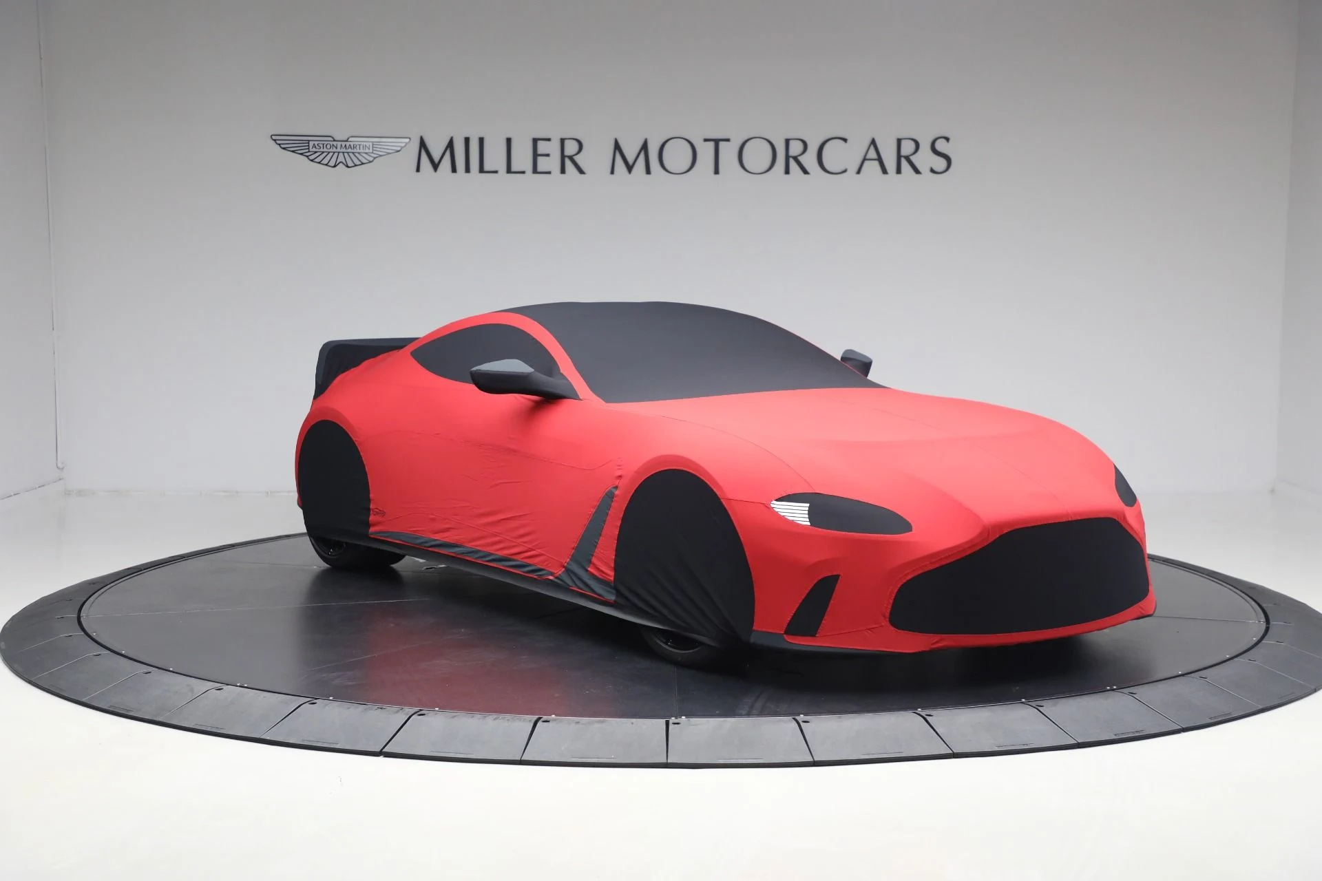 mph058_1802572235_Used_2023_Aston_Martin_Vantage_V12_b76500c38f