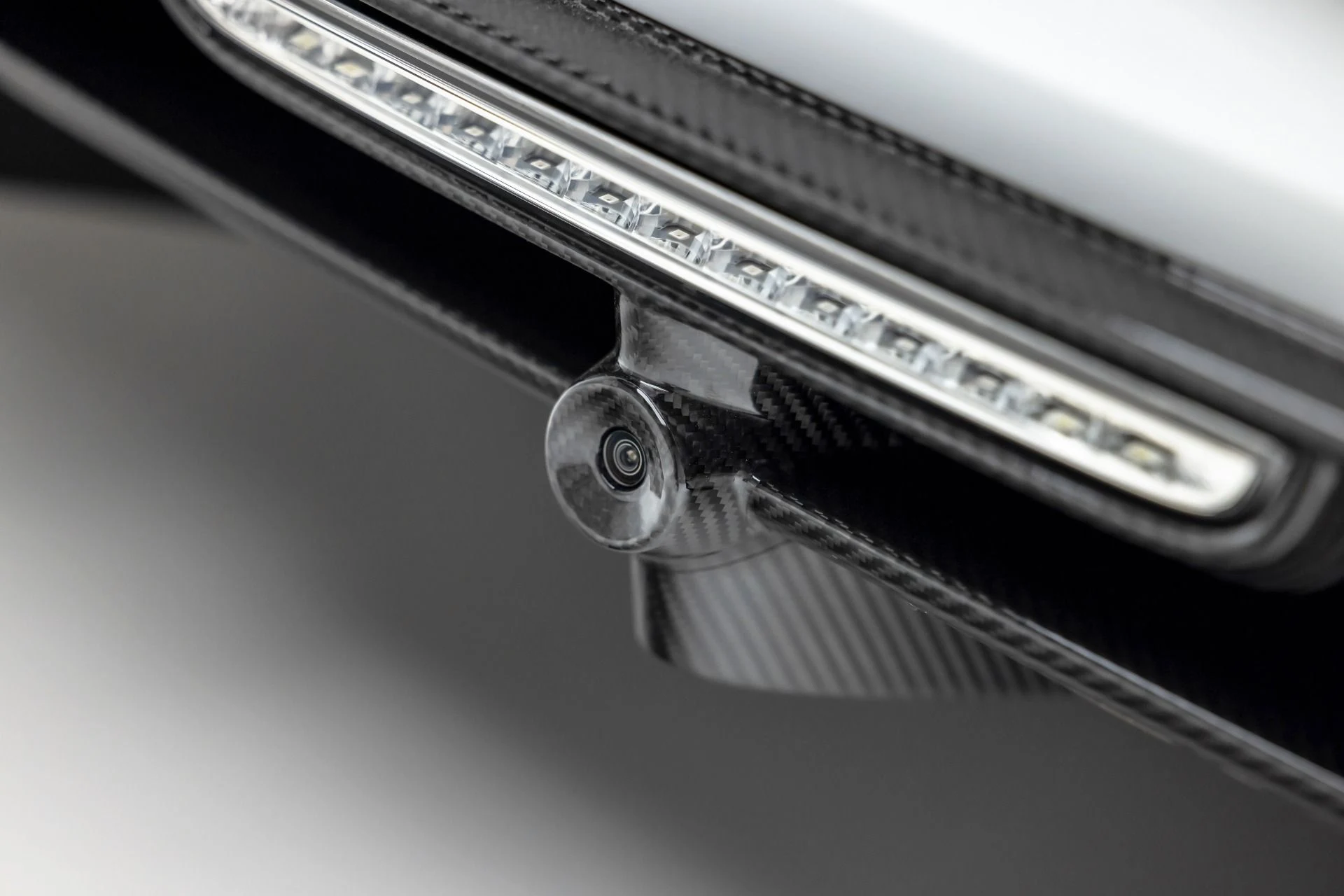 mph058_1805753766_Used_2015_Porsche_918_Spyder_1740676476_707ab14f5d