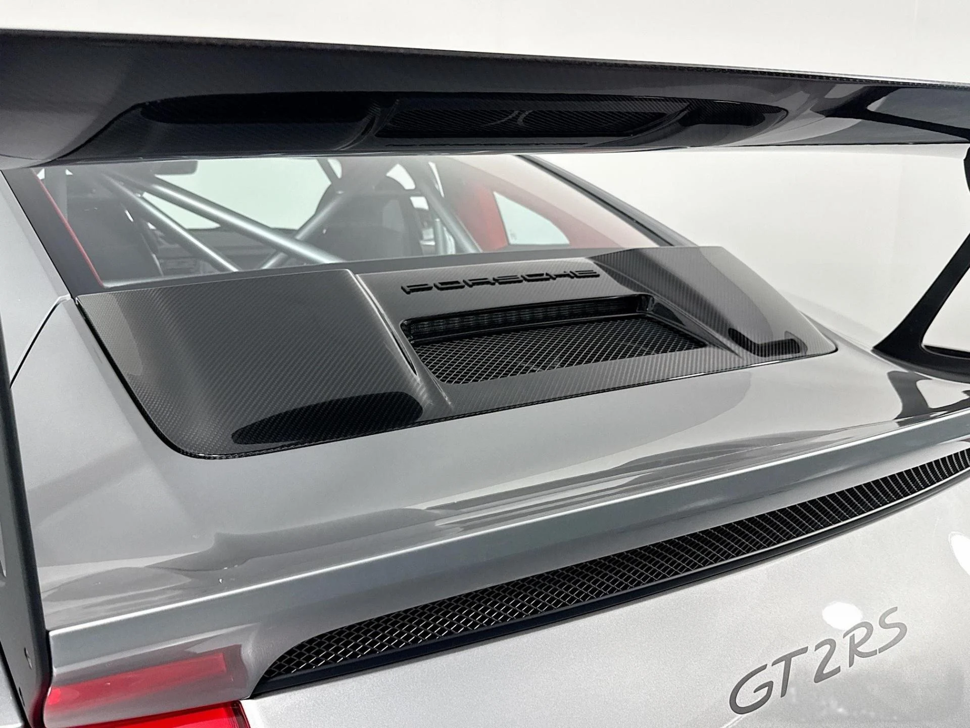 mph058_1824865013_Used_2018_Porsche_911_GT_2_RS_1784763004_44b94131a0