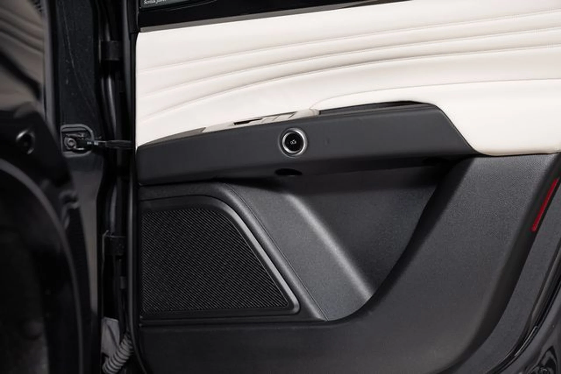 mph058_1870422841_7e2a610c7284ff3ae232f68b331a592bx_5c61273045