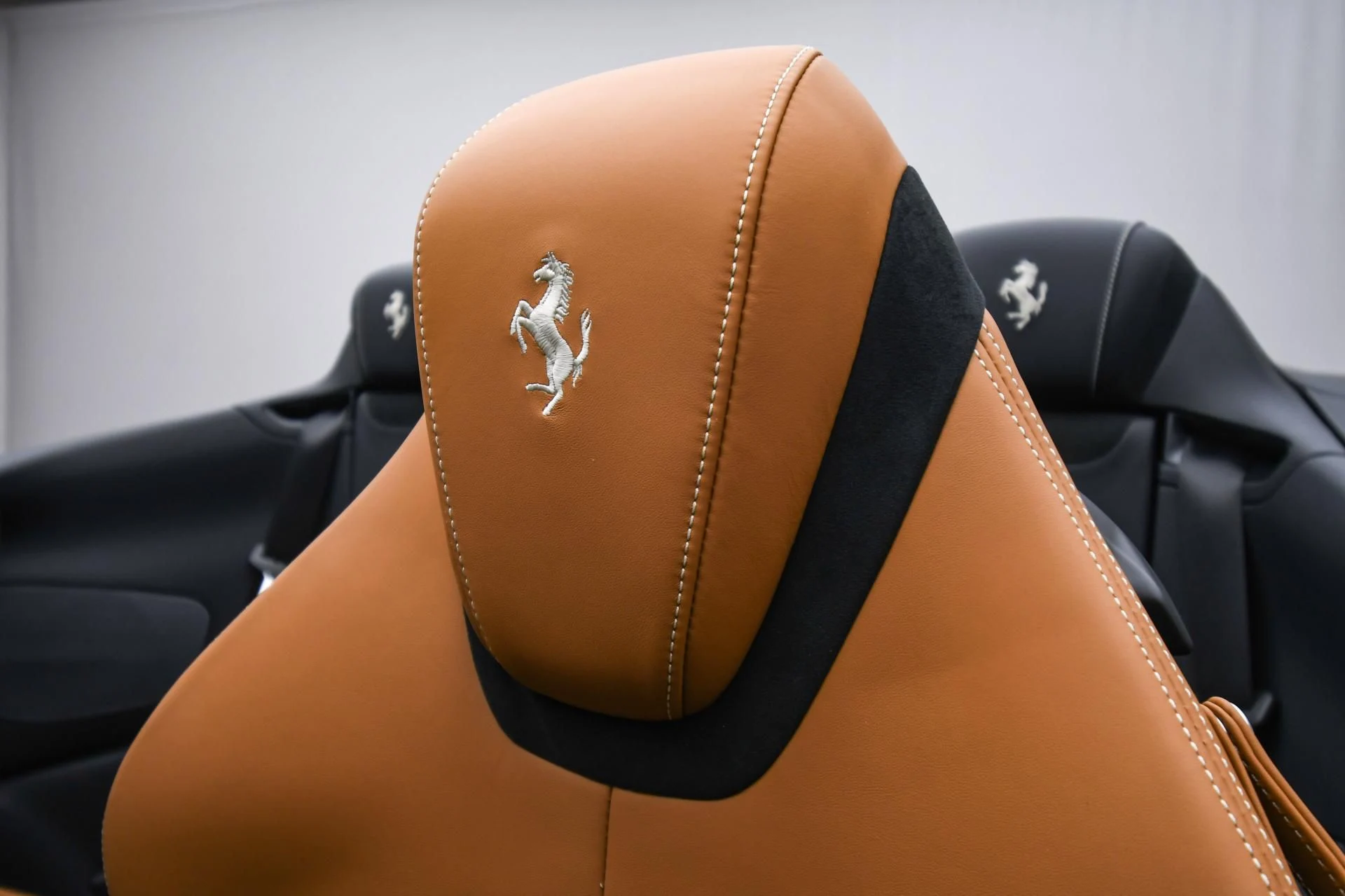 mph058_1880932135_Used_2025_Ferrari_Roma_Spider_1755677585_d7414fdaf9
