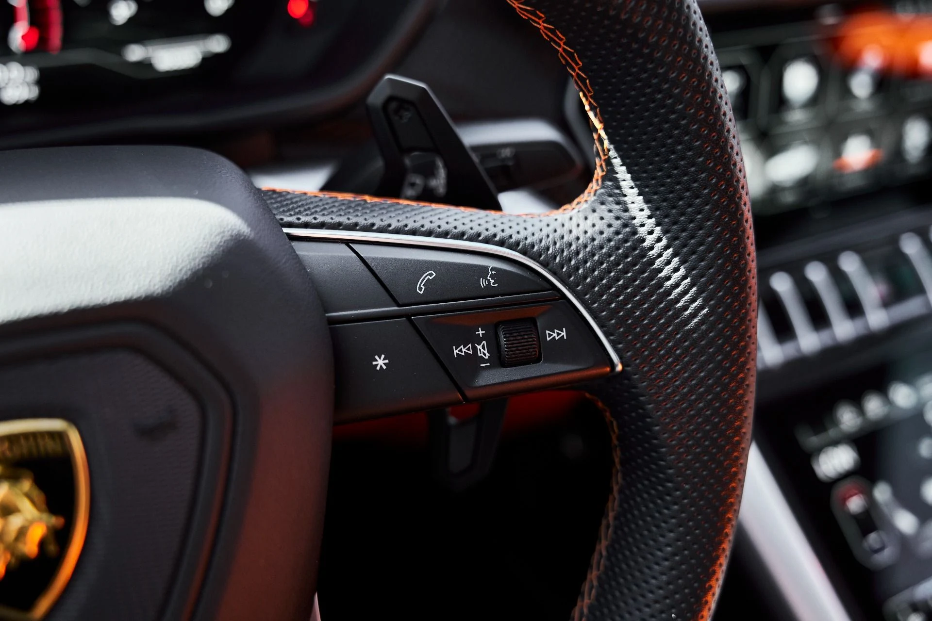 mph058_1896254080_Used_2022_Lamborghini_Urus_1778204481_fafe8a770e