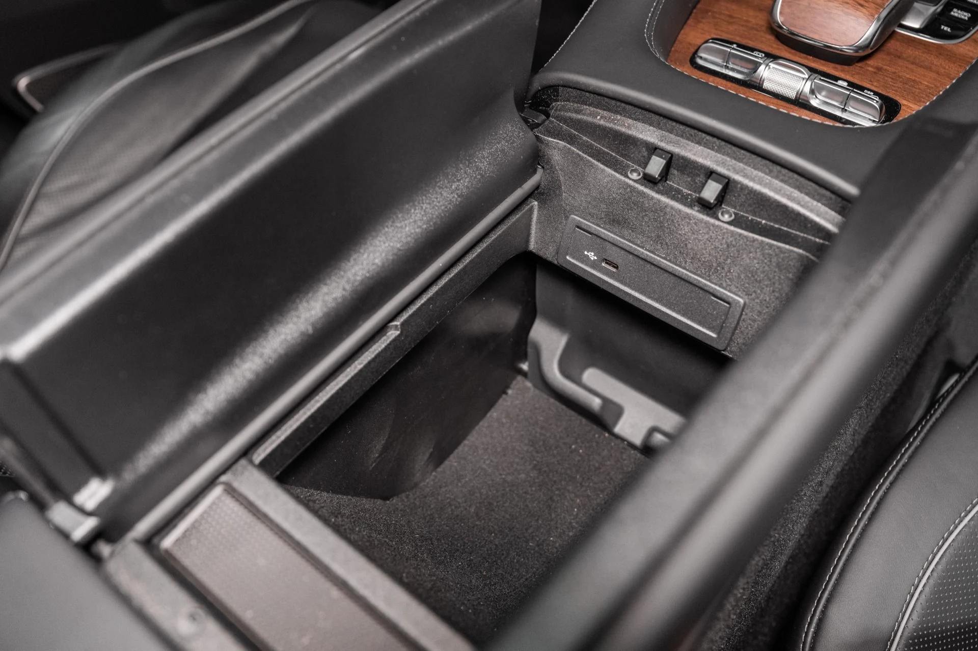 mph058_1902934145_Used_2023_Mercedes_Benz_GLS_Maybach_GLS_600_1762355740_8b3884986f