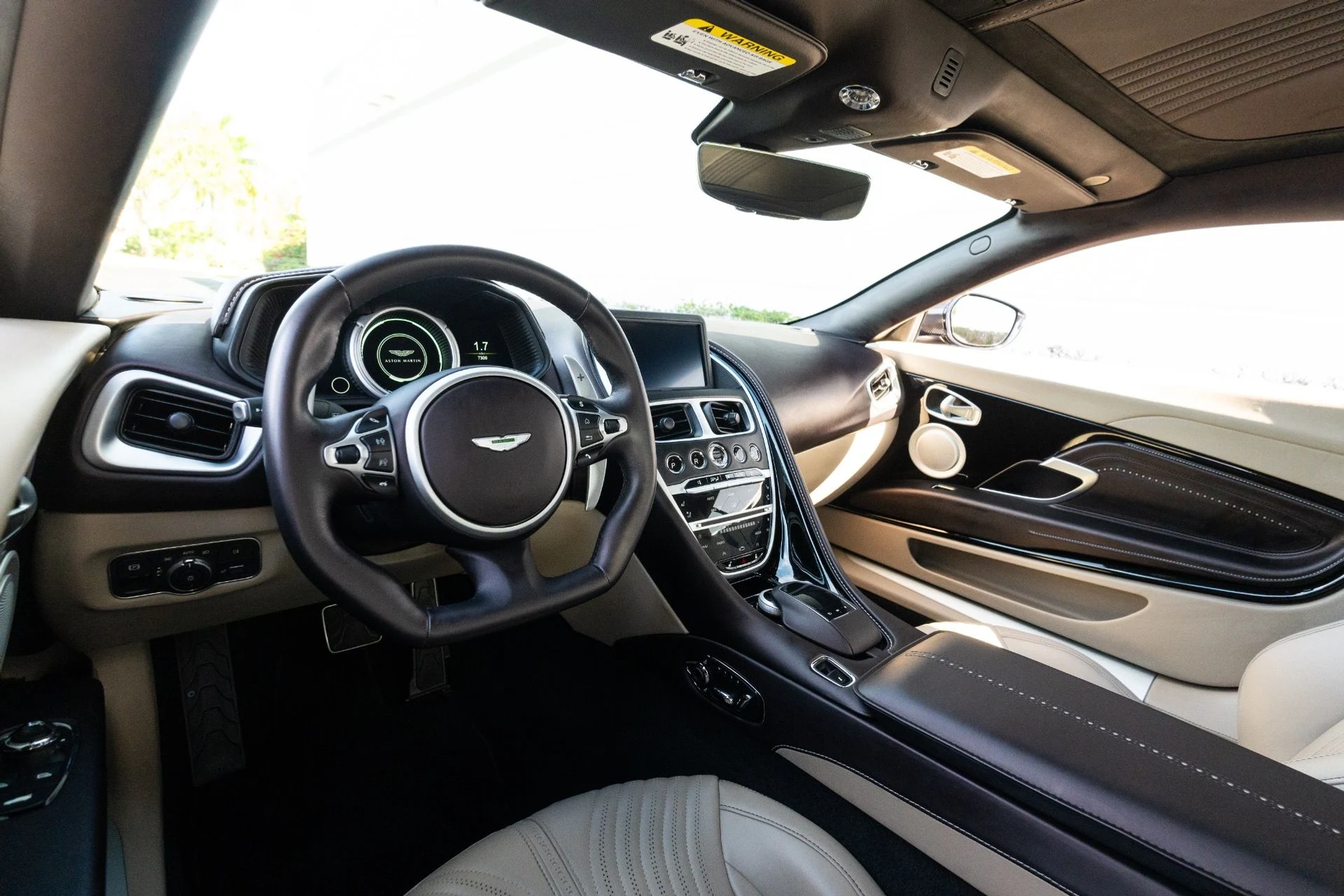 mph058_1904067993_Used_2023_Aston_Martin_DB_11_V8_1765580086_8948b35f38